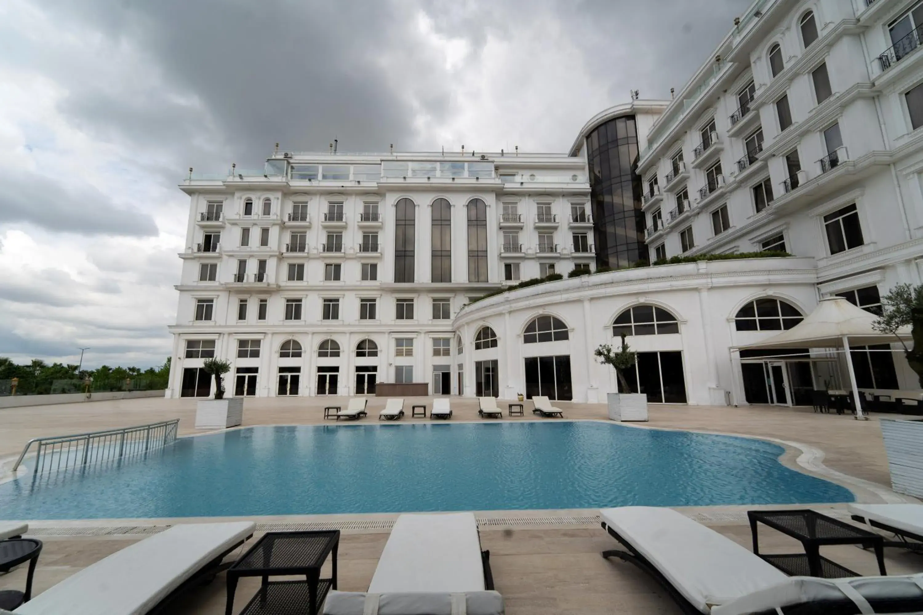 Swimming pool in Wellborn Luxury Hotel Swimming pool in Wellborn Luxury Hotel