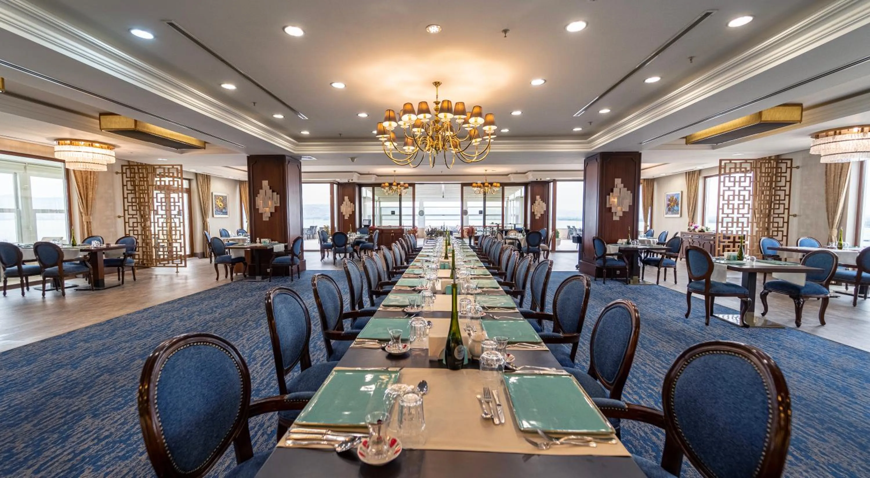 Restaurant/places to eat in Wellborn Luxury Hotel