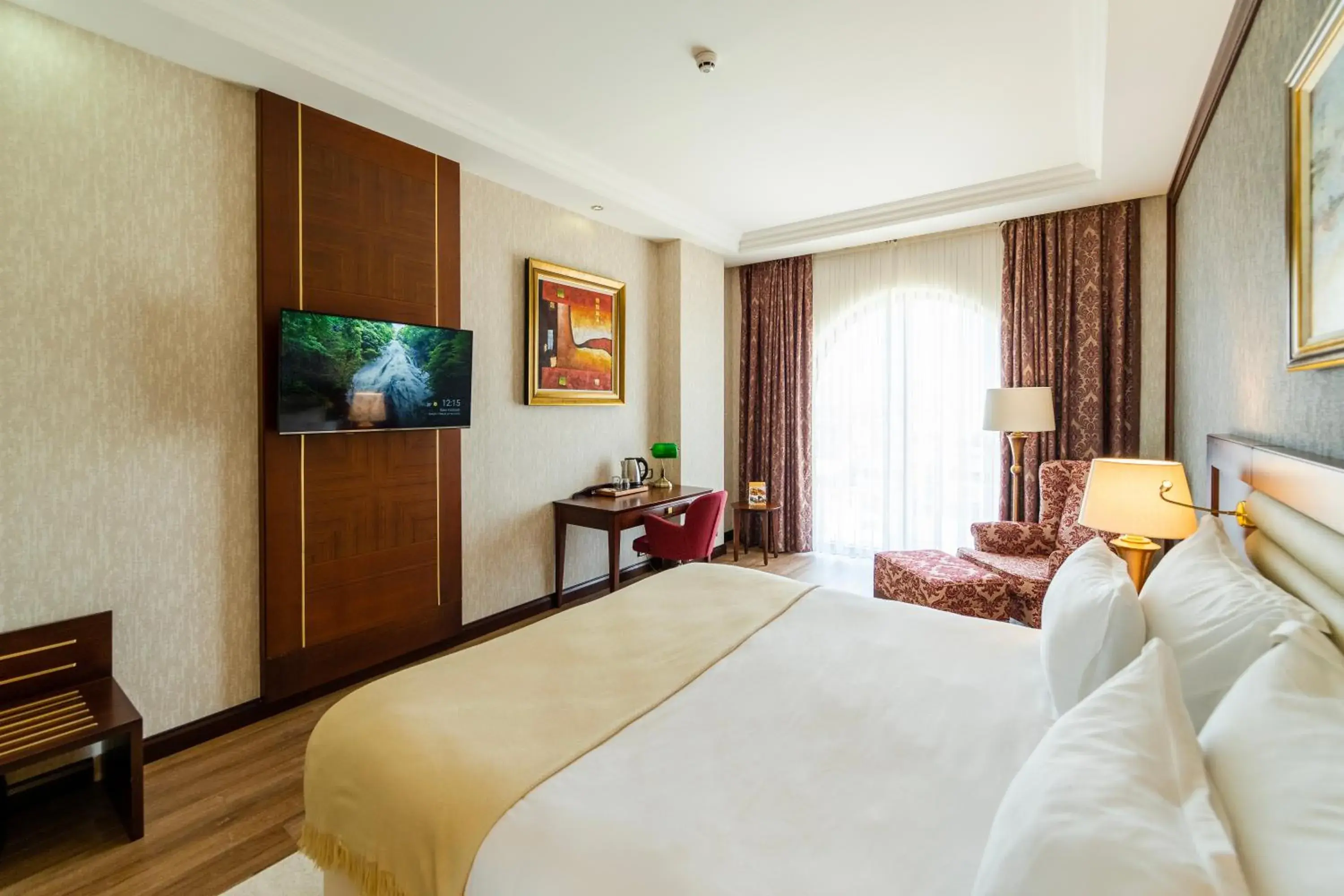 TV and multimedia, Bed in Wellborn Luxury Hotel TV and multimedia, Bed in Wellborn Luxury Hotel