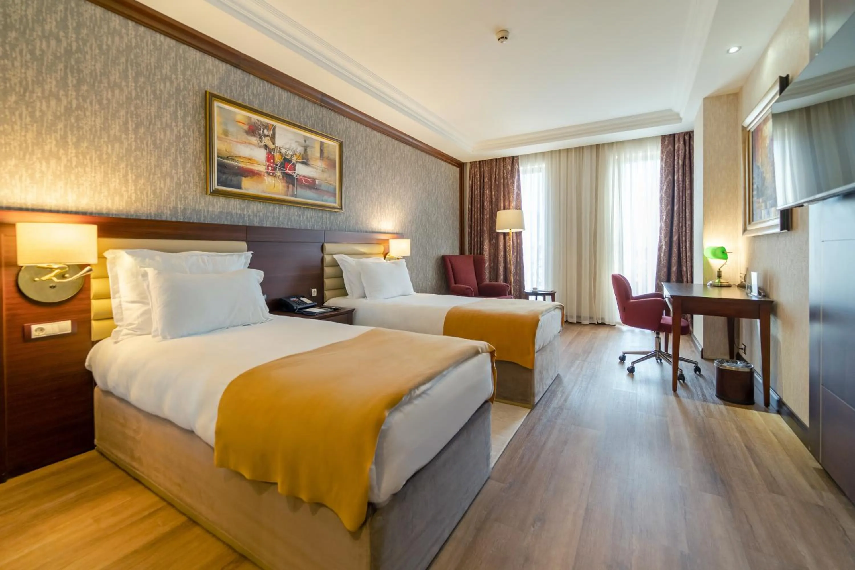 Photo of the whole room, Bed in Wellborn Luxury Hotel