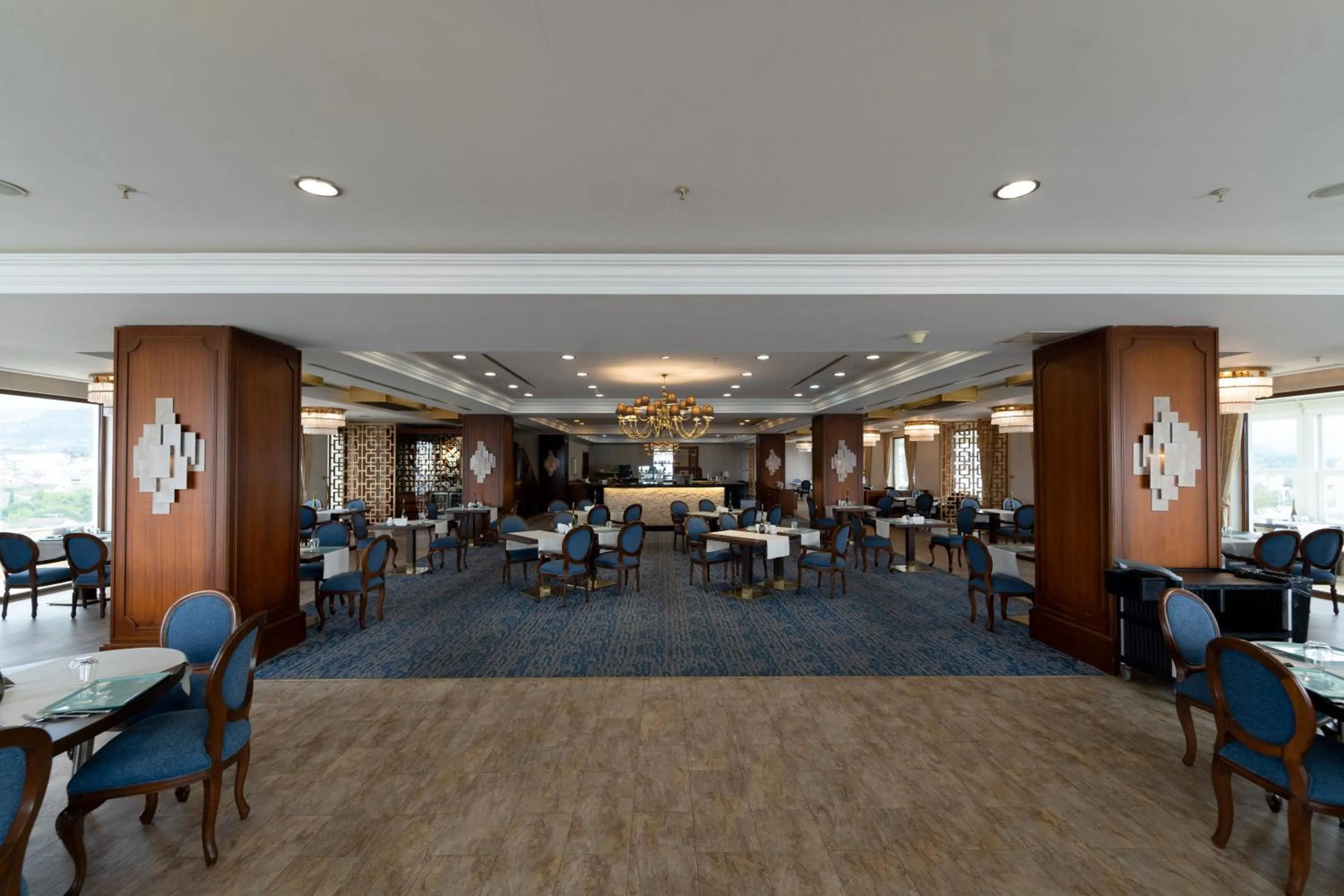 Restaurant/places to eat in Wellborn Luxury Hotel