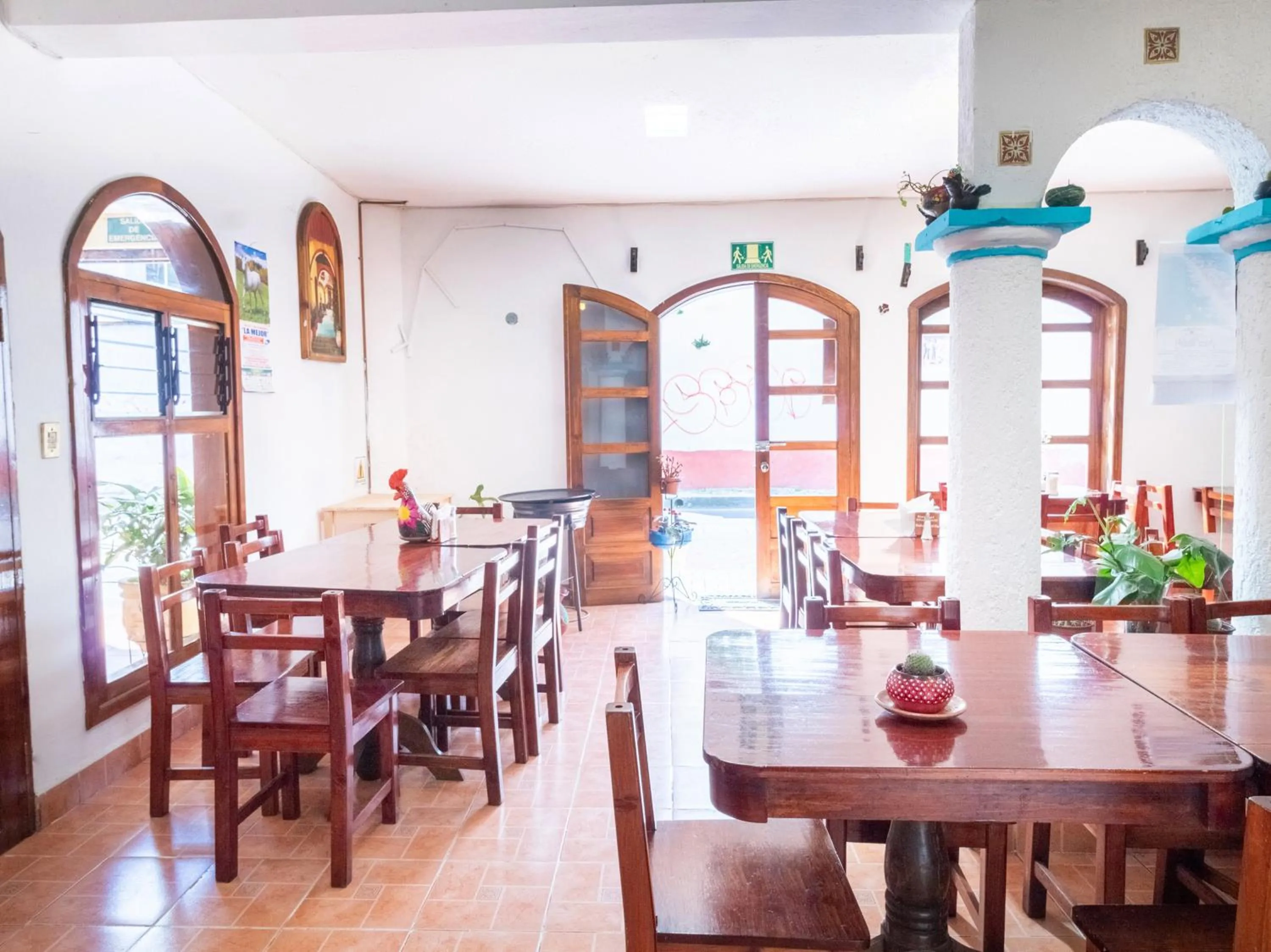 Restaurant/places to eat in Hotel Villa Real II