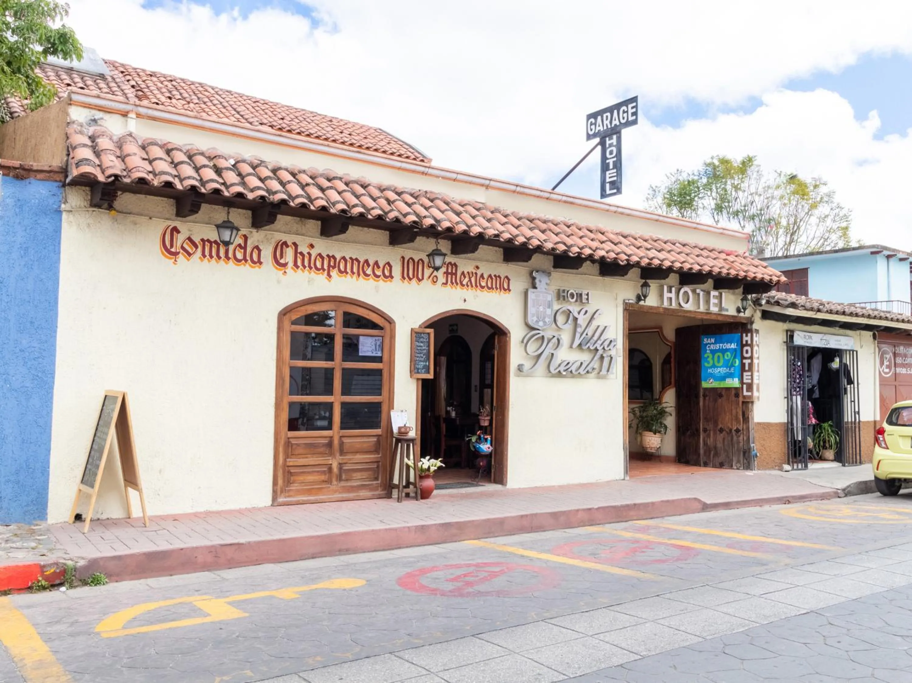 Facade/entrance in Hotel Villa Real II