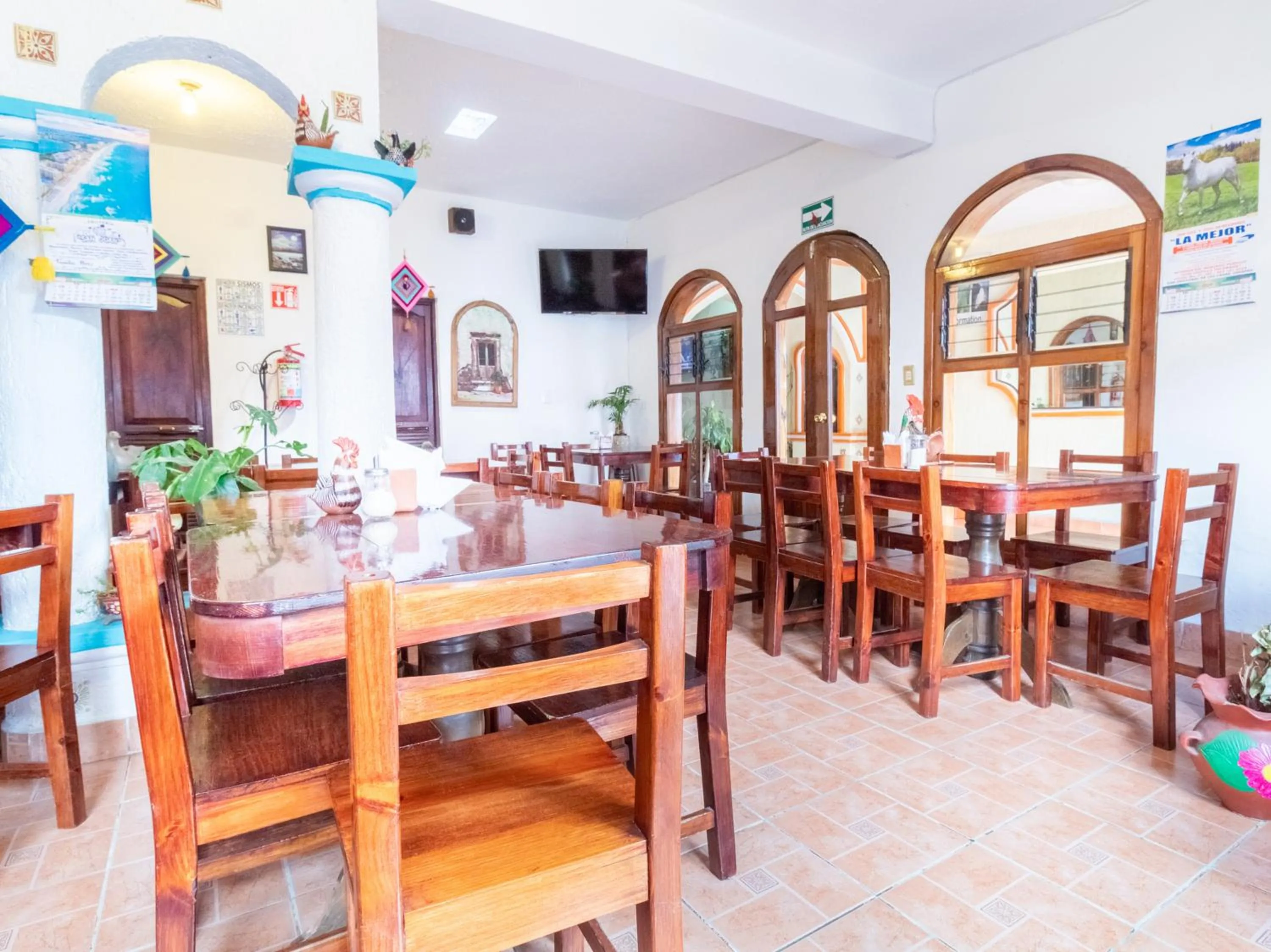 Restaurant/places to eat in Hotel Villa Real II