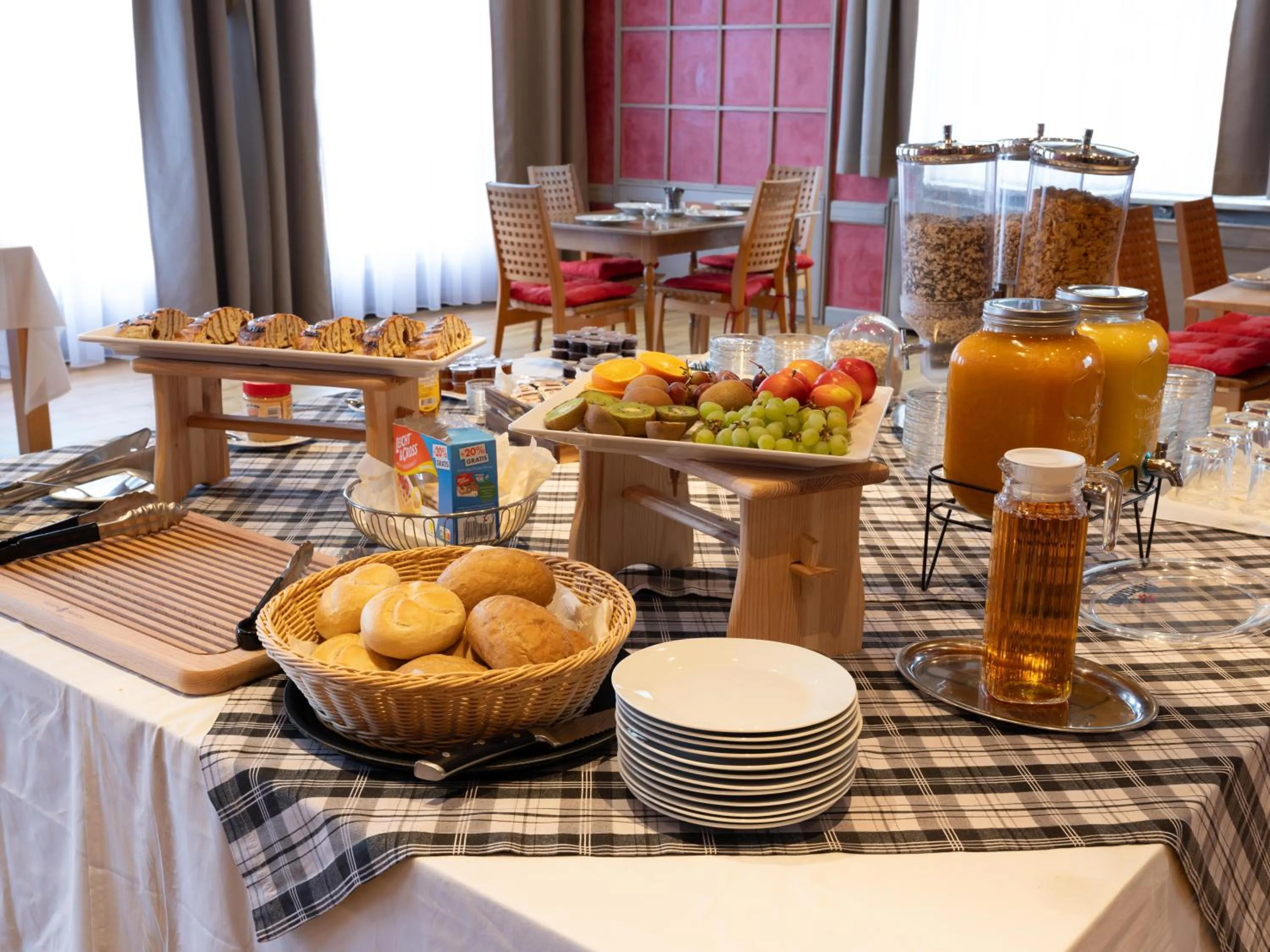 Buffet breakfast in DONAUHOTEL Ingolstadt