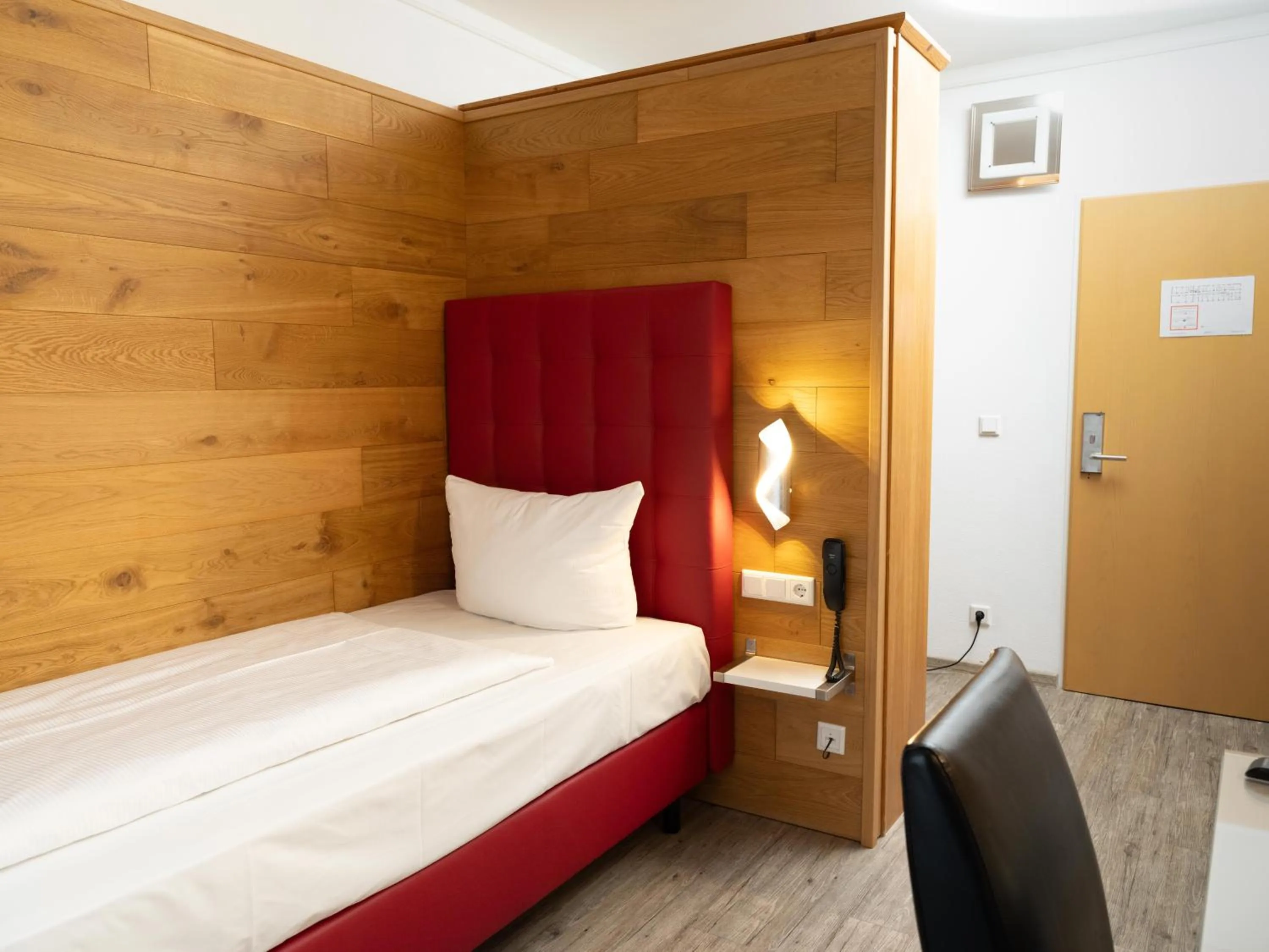 Photo of the whole room, Bed in DONAUHOTEL Ingolstadt