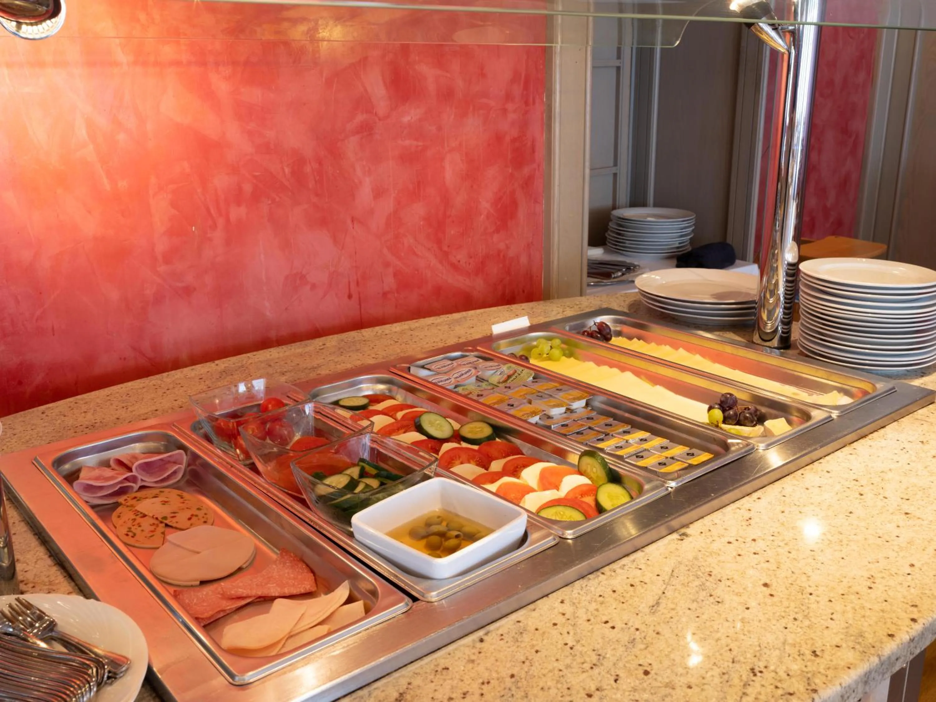 Buffet breakfast in DONAUHOTEL Ingolstadt