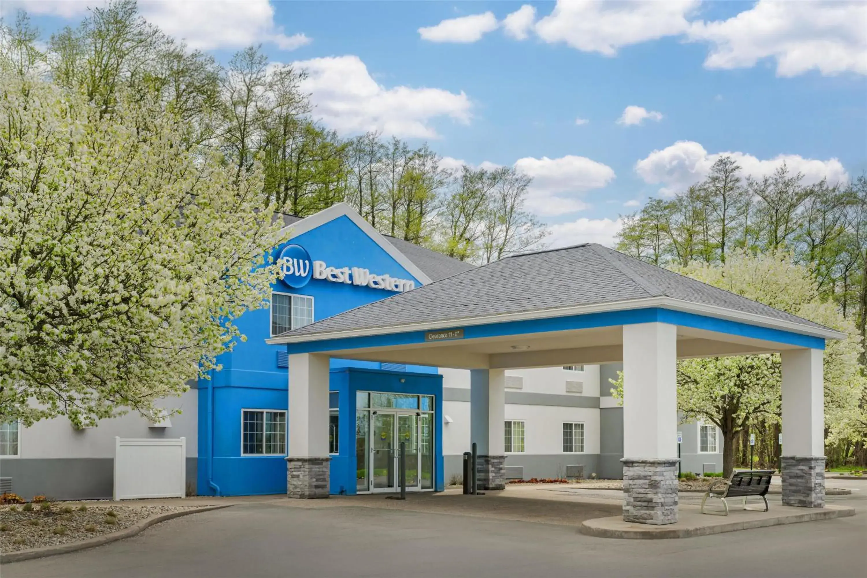 Property building in Best Western Brockport Inn & Suites Property building in Best Western Brockport Inn & Suites