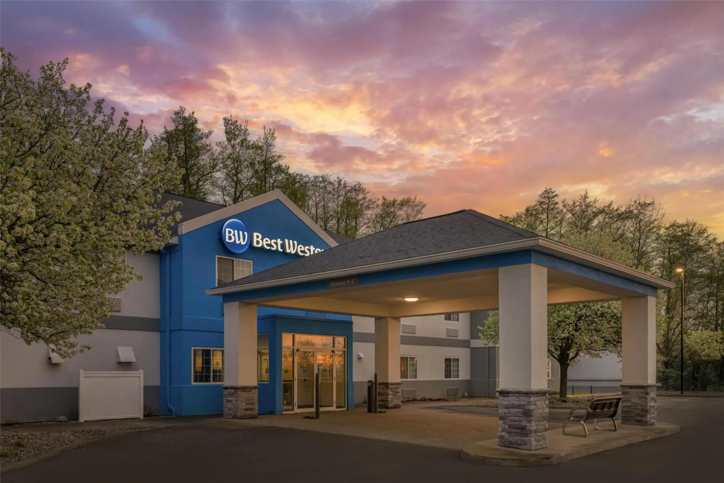 Property building in Best Western Brockport Inn & Suites Property building in Best Western Brockport Inn & Suites