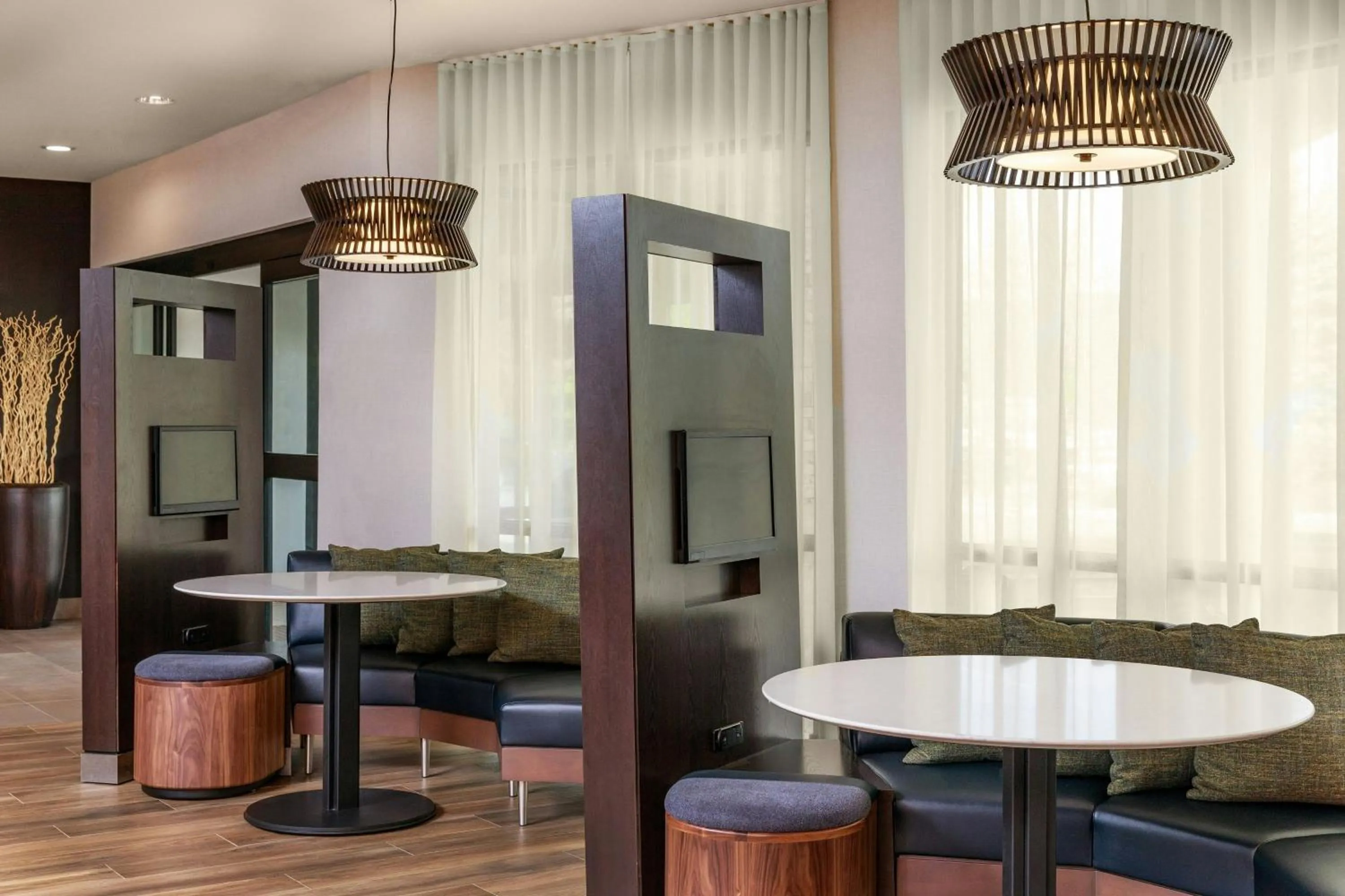 Restaurant/places to eat in Courtyard by Marriott Oneonta