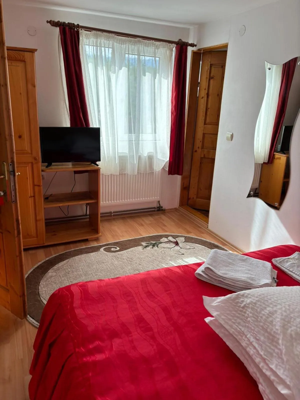 Bed in Pensiunea Luminita