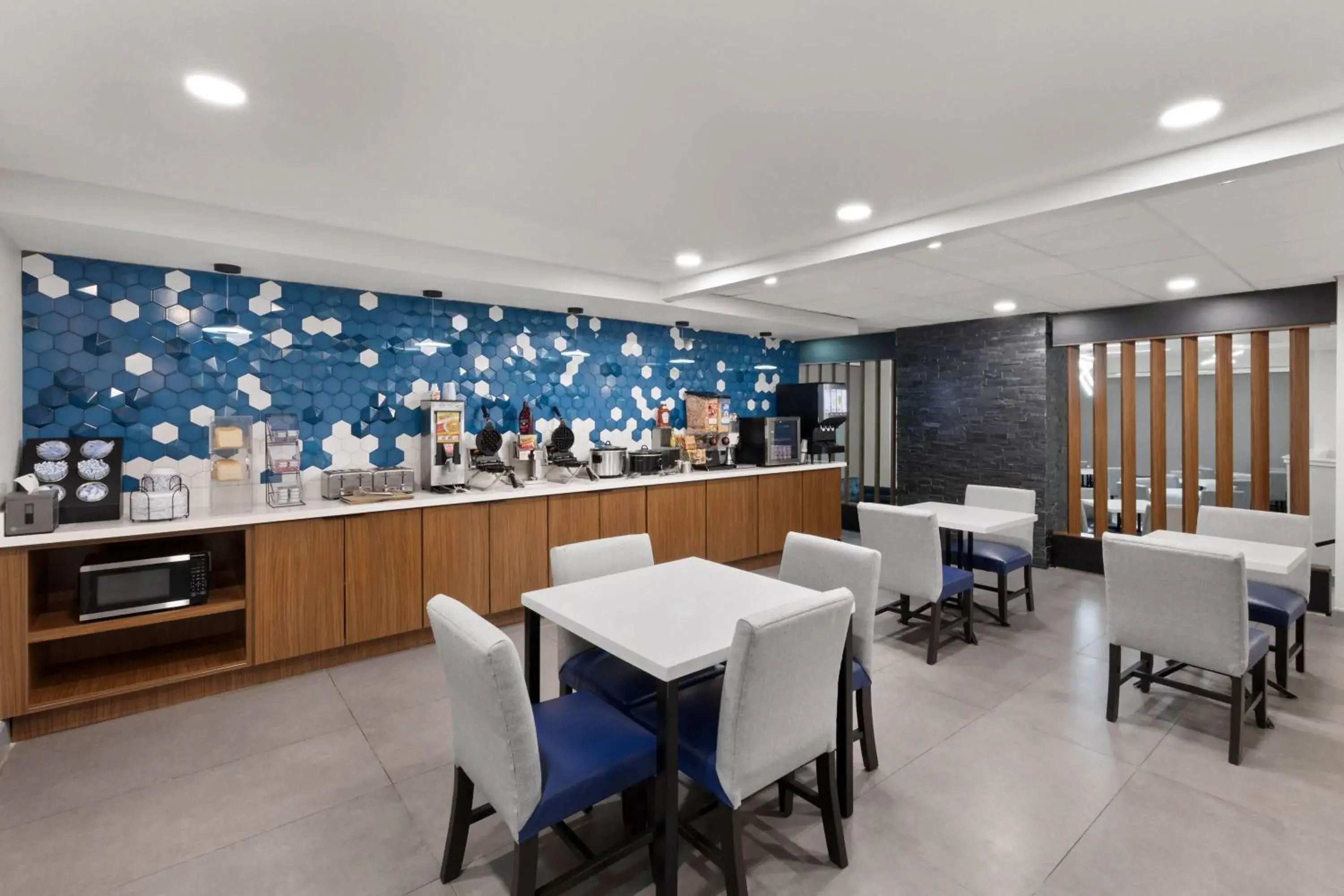 Breakfast in La Quinta by Wyndham Houston Stafford Sugarland Breakfast in La Quinta by Wyndham Houston Stafford Sugarland