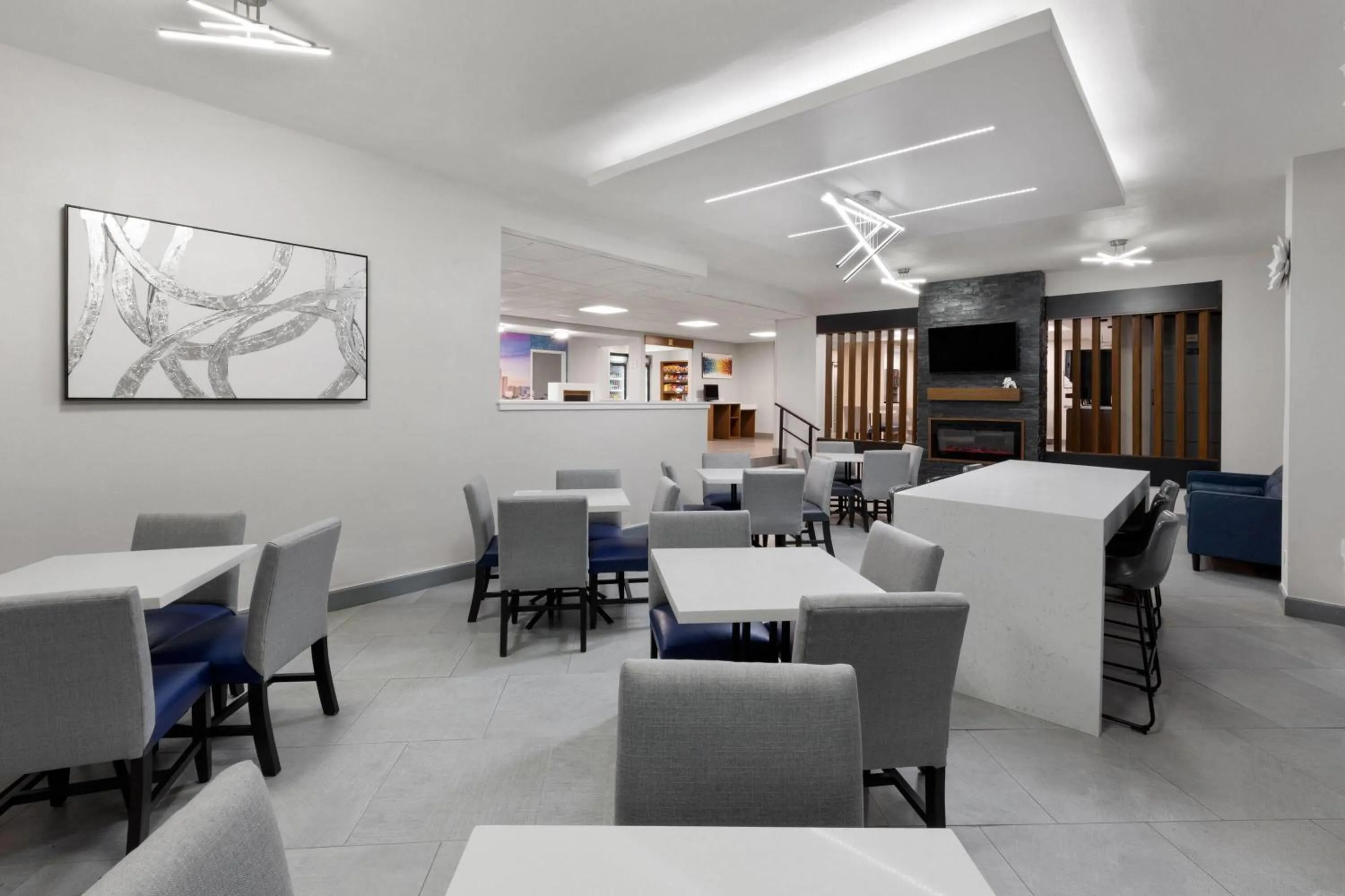 Lobby or reception in La Quinta by Wyndham Houston Stafford Sugarland