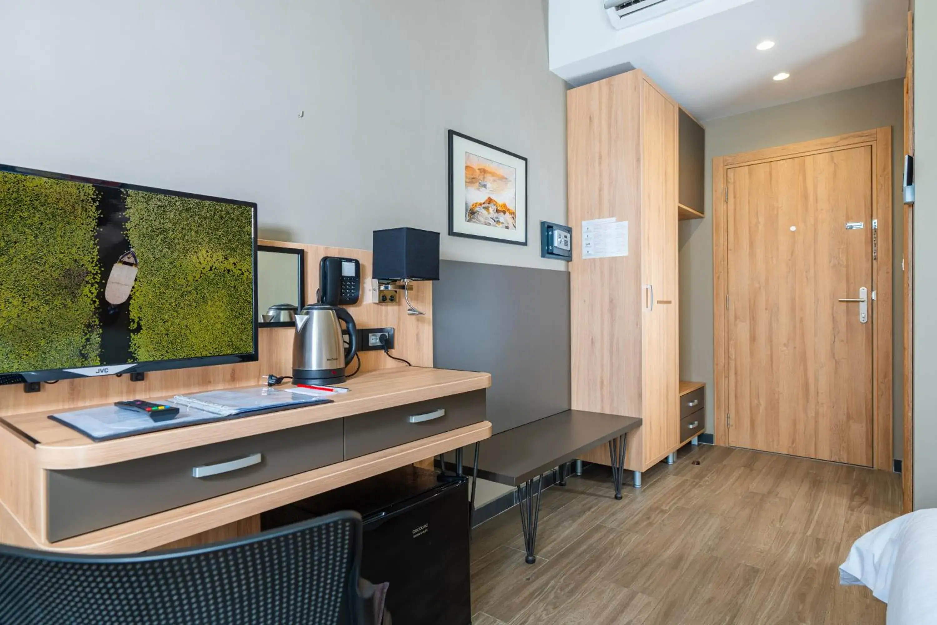 TV and multimedia, Bed in Hotel Resurs TV and multimedia, Bed in Hotel Resurs