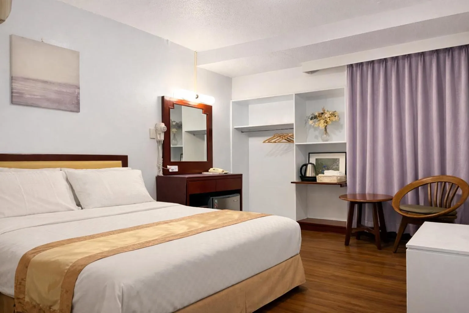 Photo of the whole room, Bed in Inn Sun Hotel