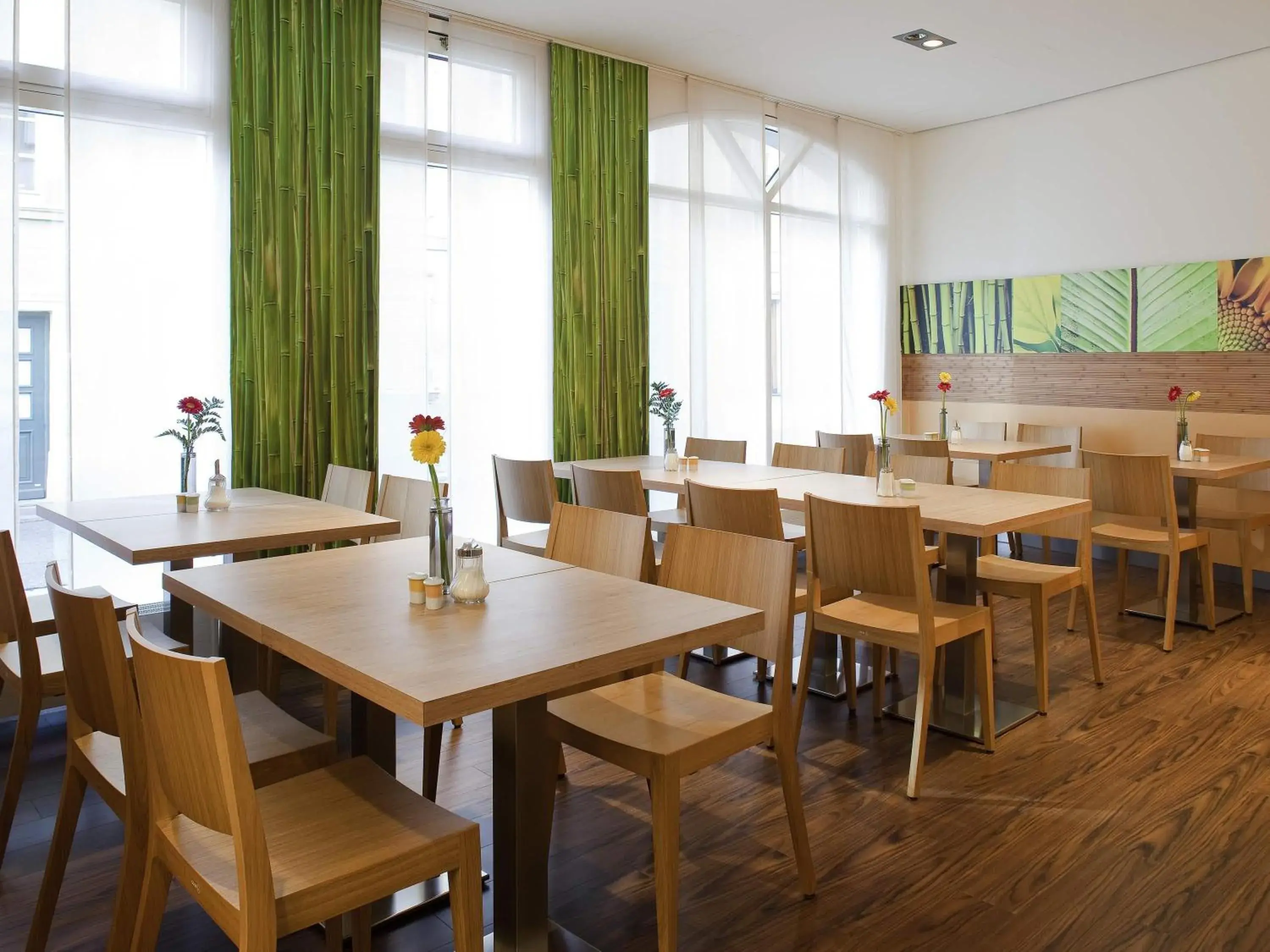 Lounge or bar in ibis Bamberg Altstadt Lounge or bar in ibis Bamberg Altstadt