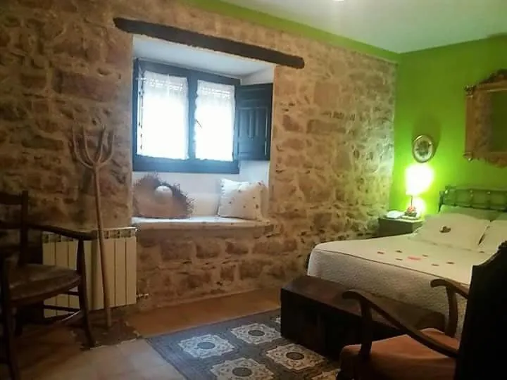 Decorative detail, Bed in Hotel Palacio Guzmanes