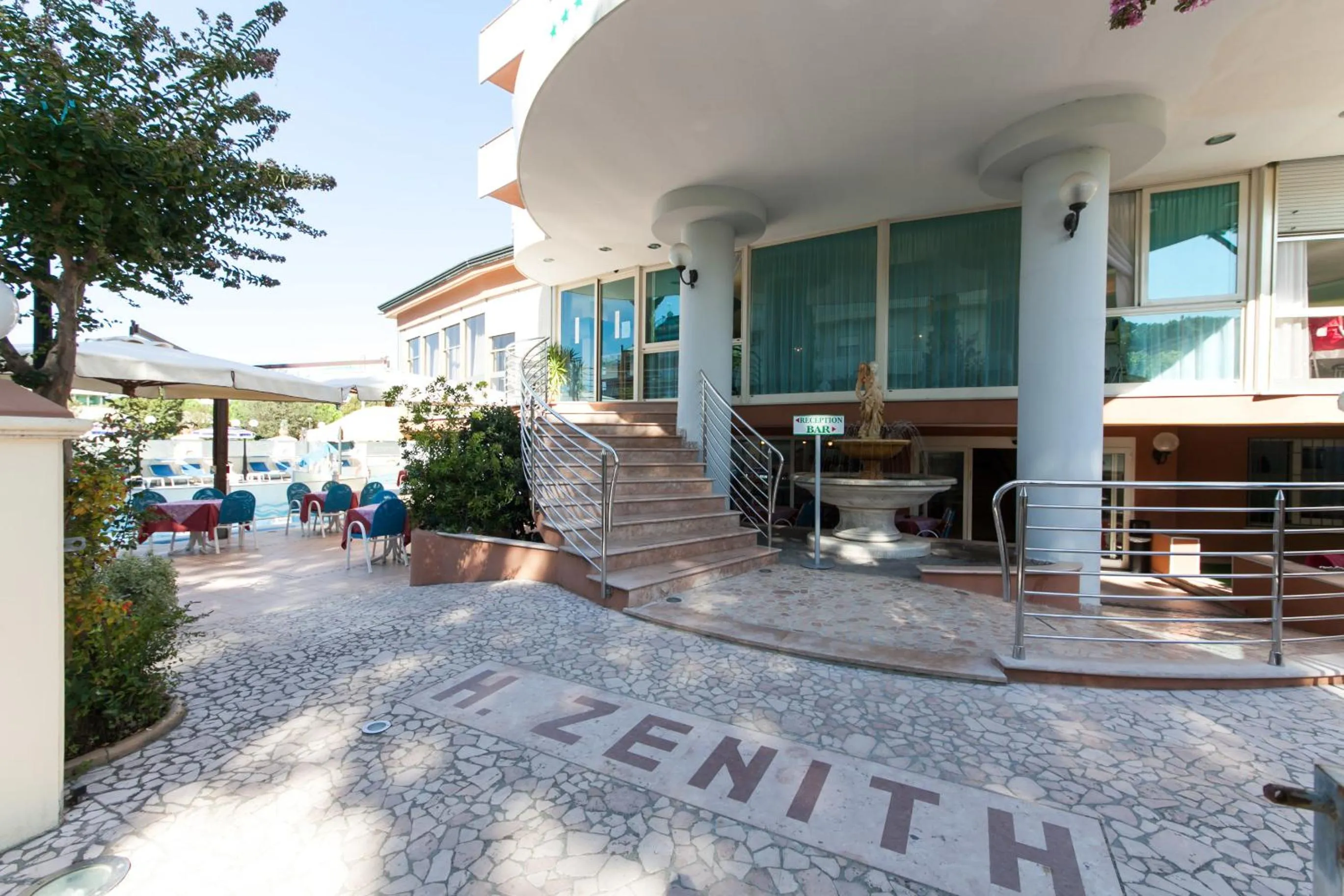 Facade/entrance in Hotel Zenith