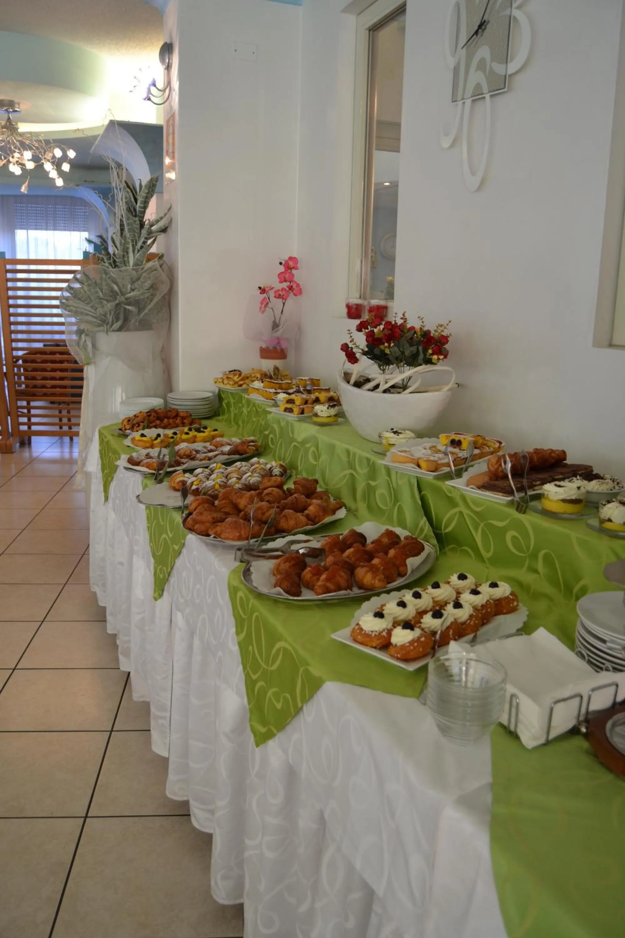 Buffet breakfast in Hotel Zenith