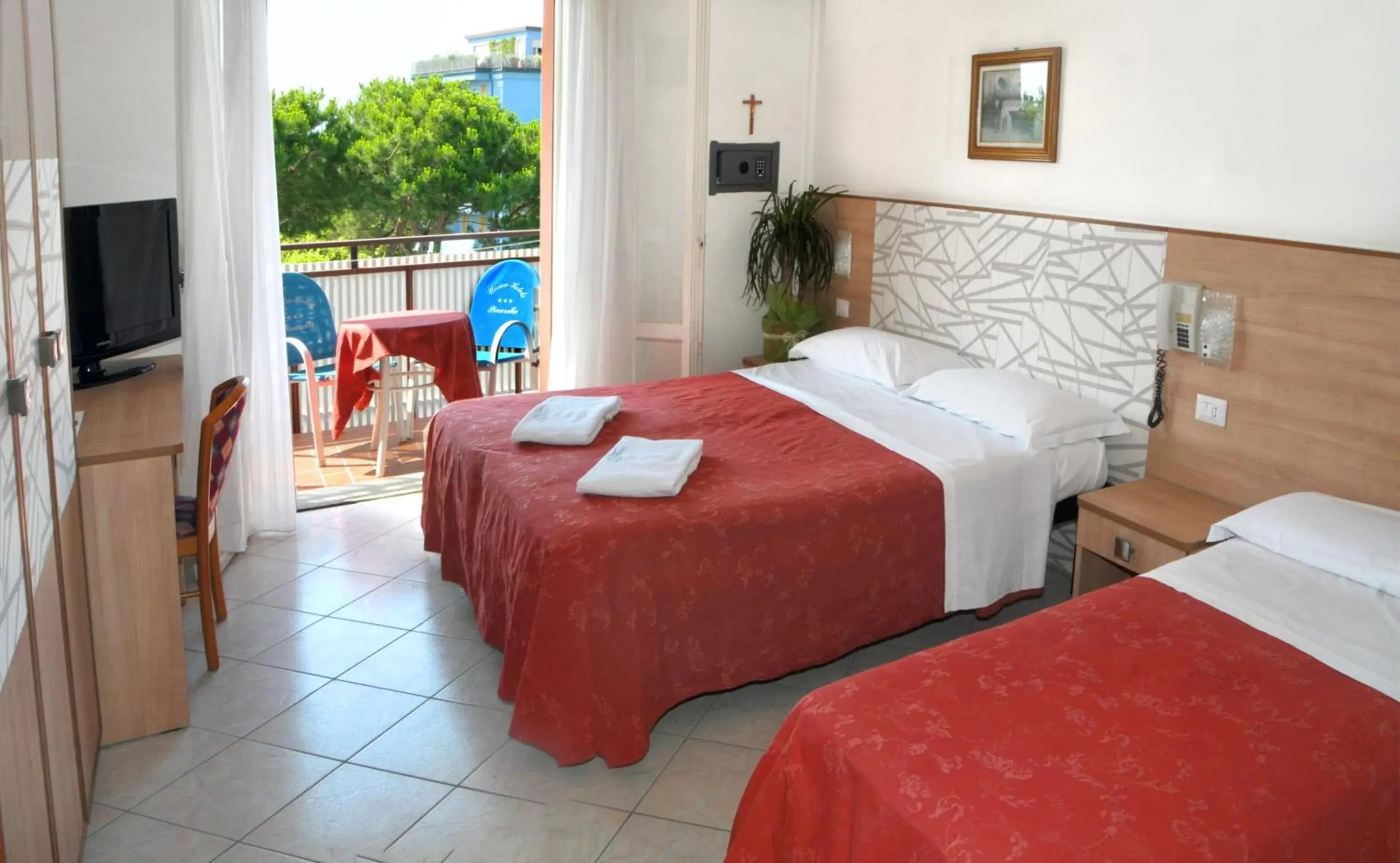 Superior Triple Room in Hotel Zenith Superior Triple Room in Hotel Zenith