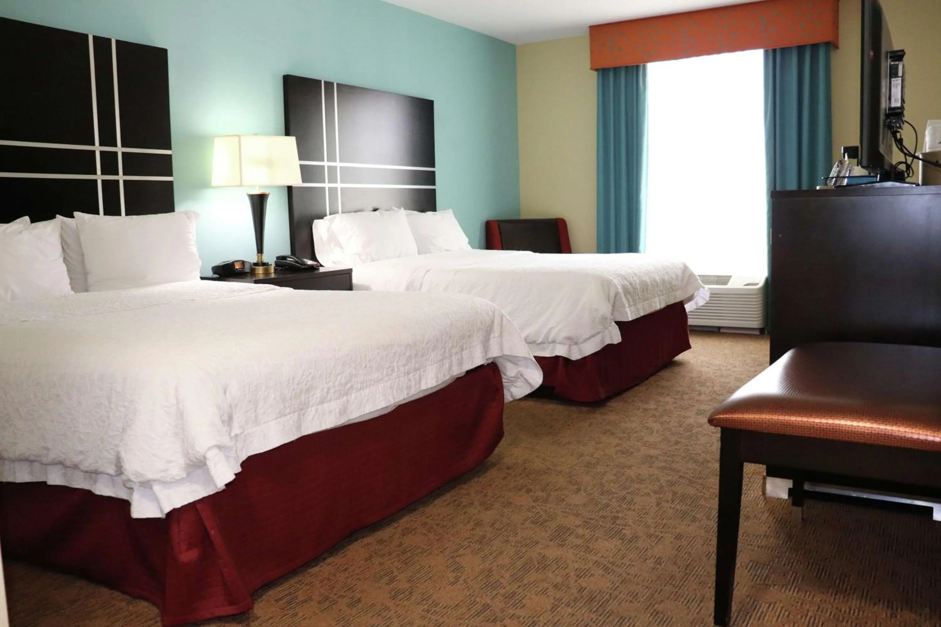 Bedroom, Bed in Hampton Inn Austin Oak Hill