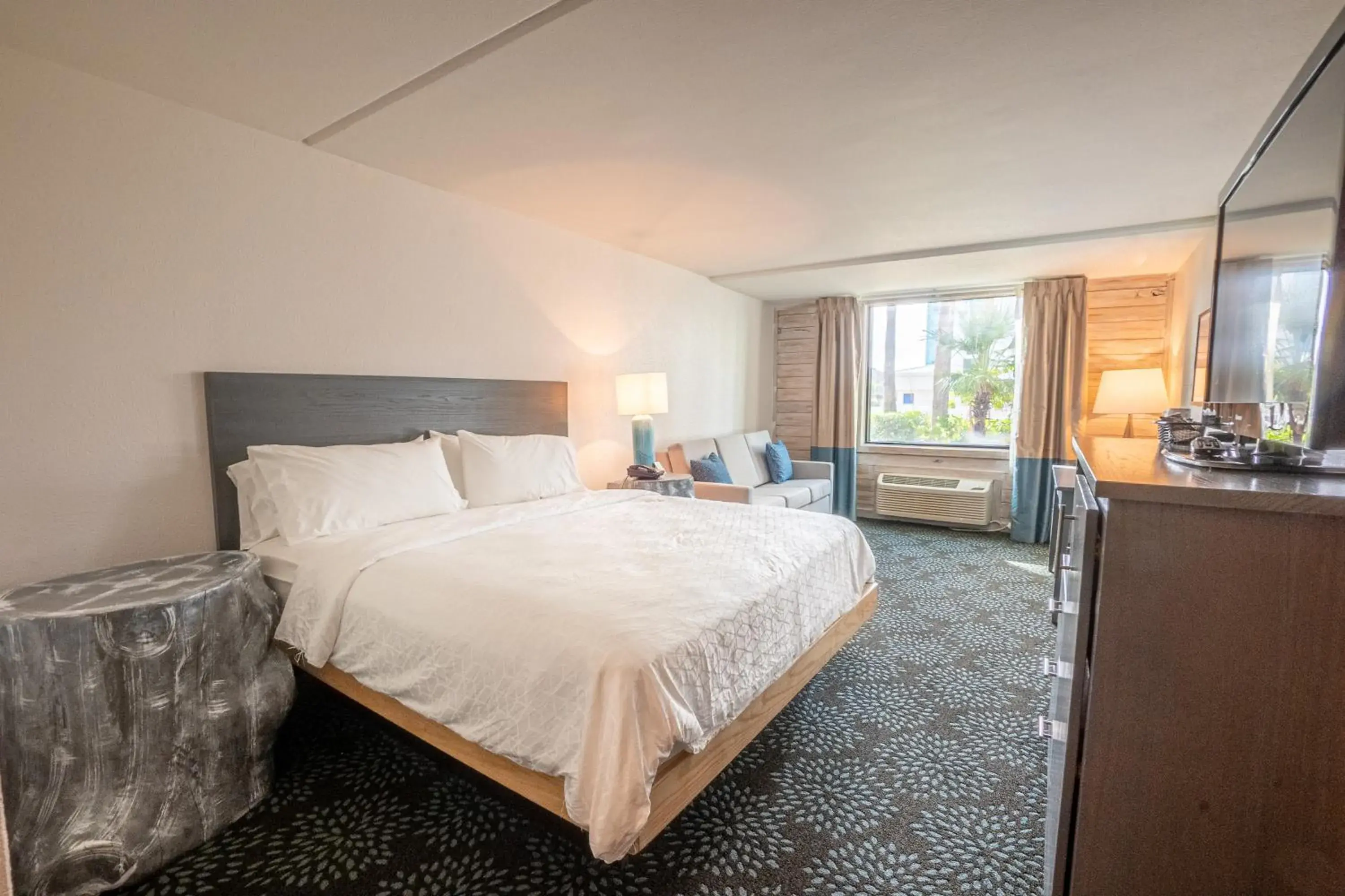 Standard King Room with Ocean View in Holiday Inn Resort South Padre Island-Beach Front by IHG Standard King Room with Ocean View in Holiday Inn Resort South Padre Island-Beach Front by IHG