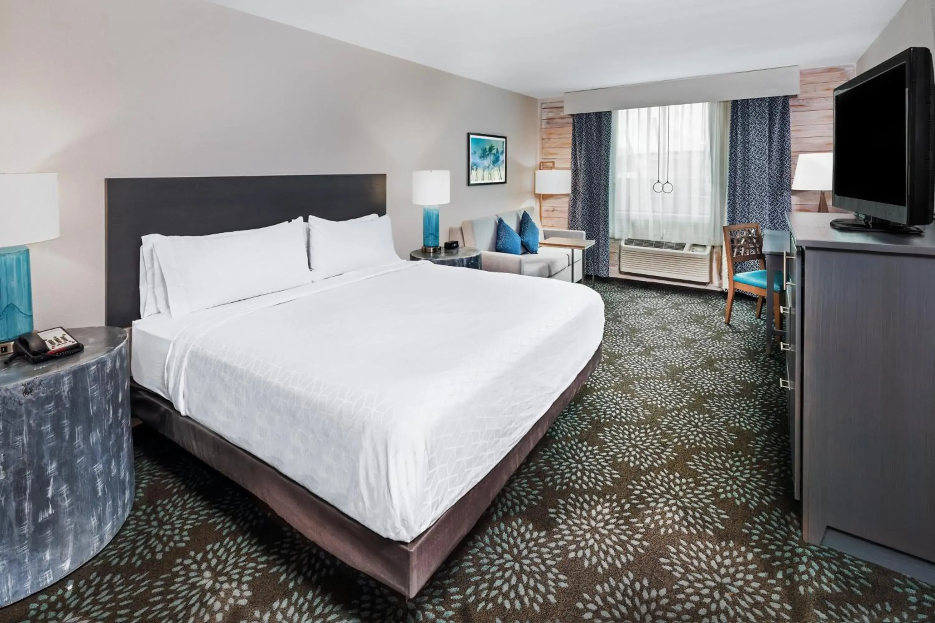 King Room - Mobility Access Tub - Non-Smoking in Holiday Inn Resort South Padre Island-Beach Front by IHG King Room - Mobility Access Tub - Non-Smoking in Holiday Inn Resort South Padre Island-Beach Front by IHG