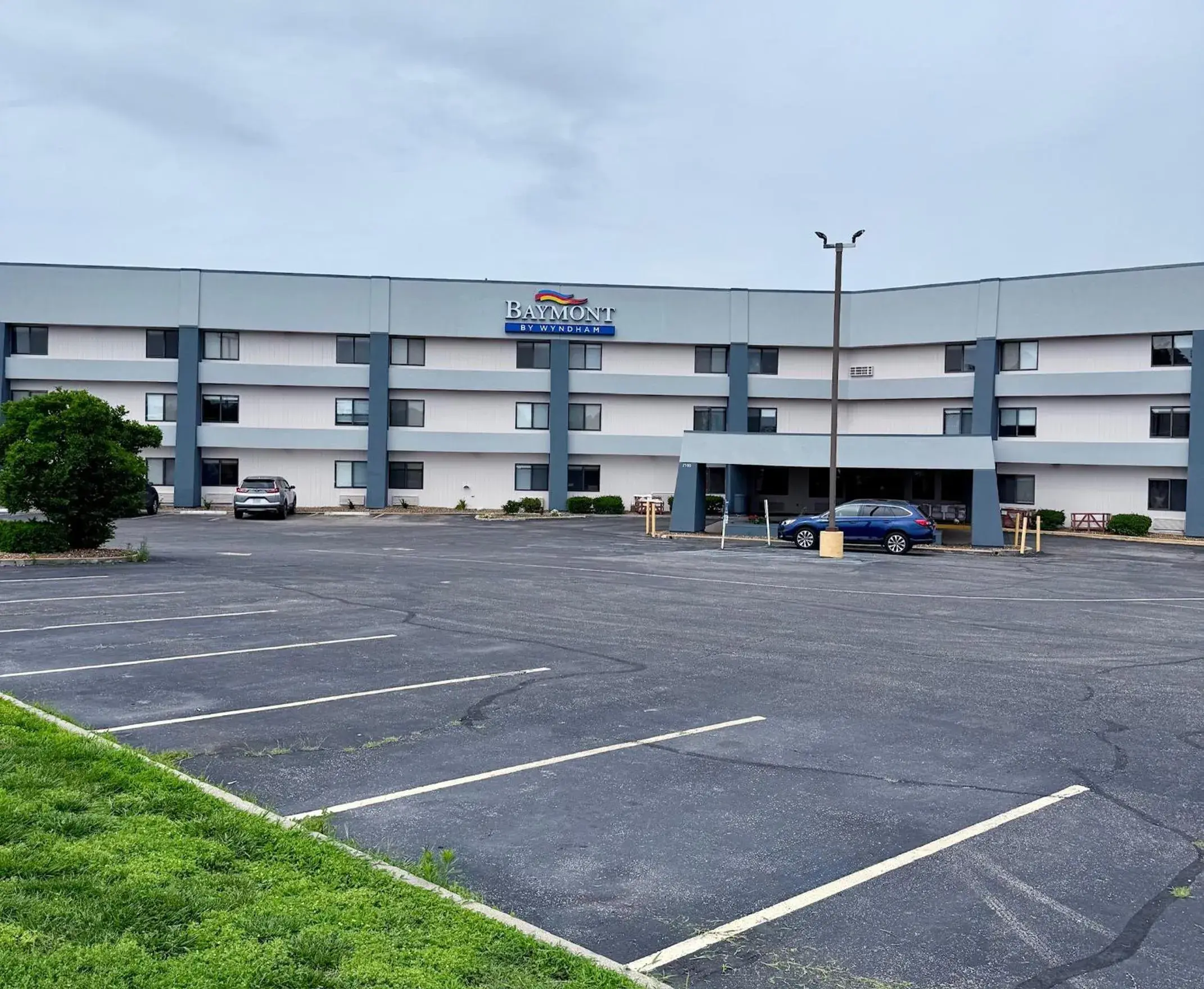 Property building in Baymont by Wyndham Columbia, MO Property building in Baymont by Wyndham Columbia, MO