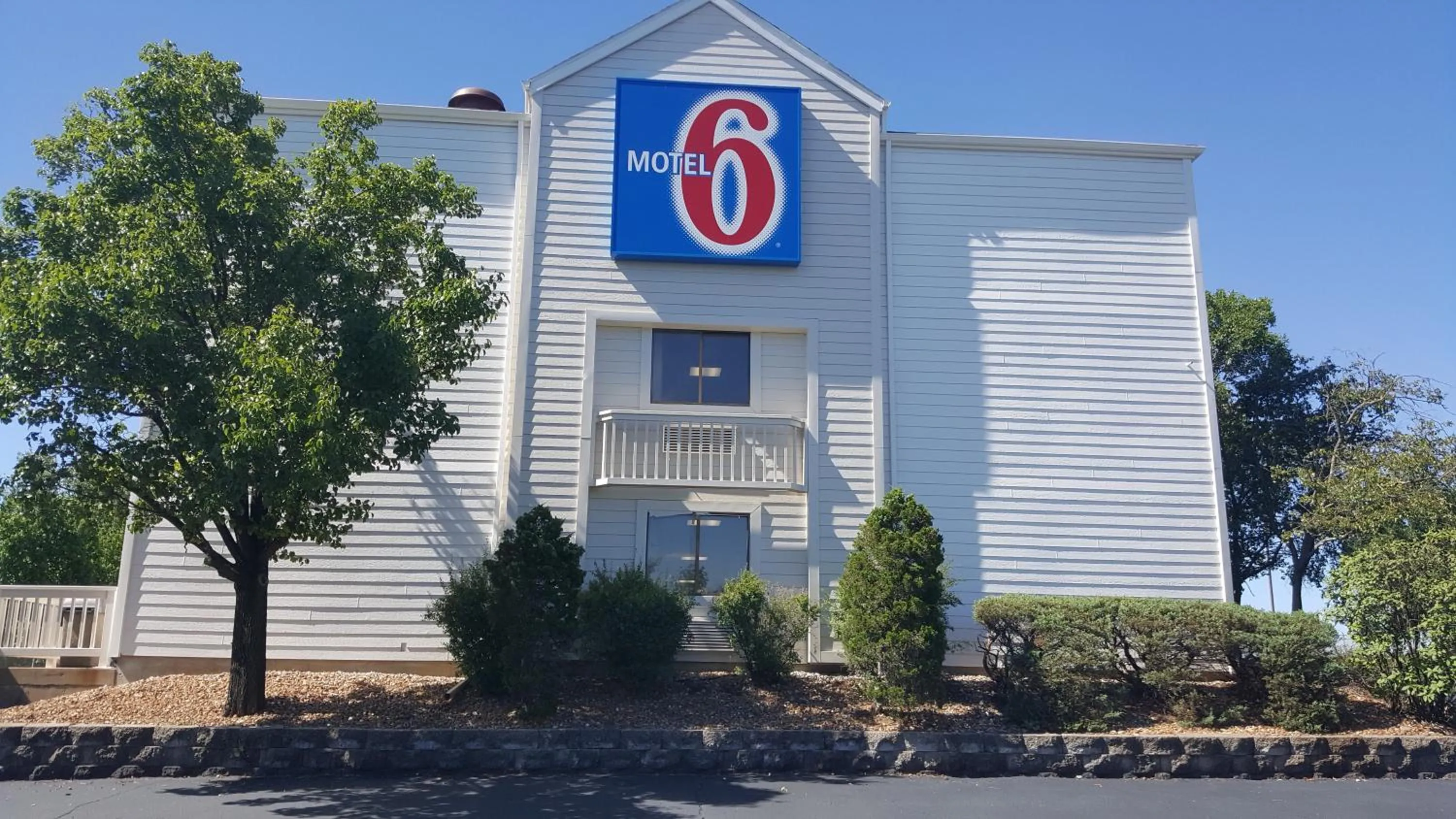 Property building in Motel 6-Maryland Heights, MO