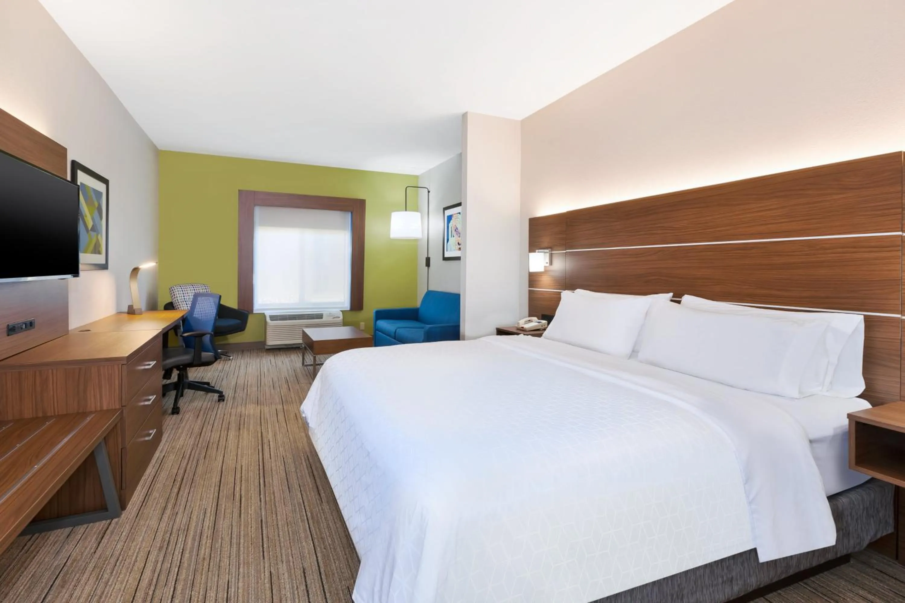 Photo of the whole room, Bed in Holiday Inn Express and Suites Three Rivers by IHG