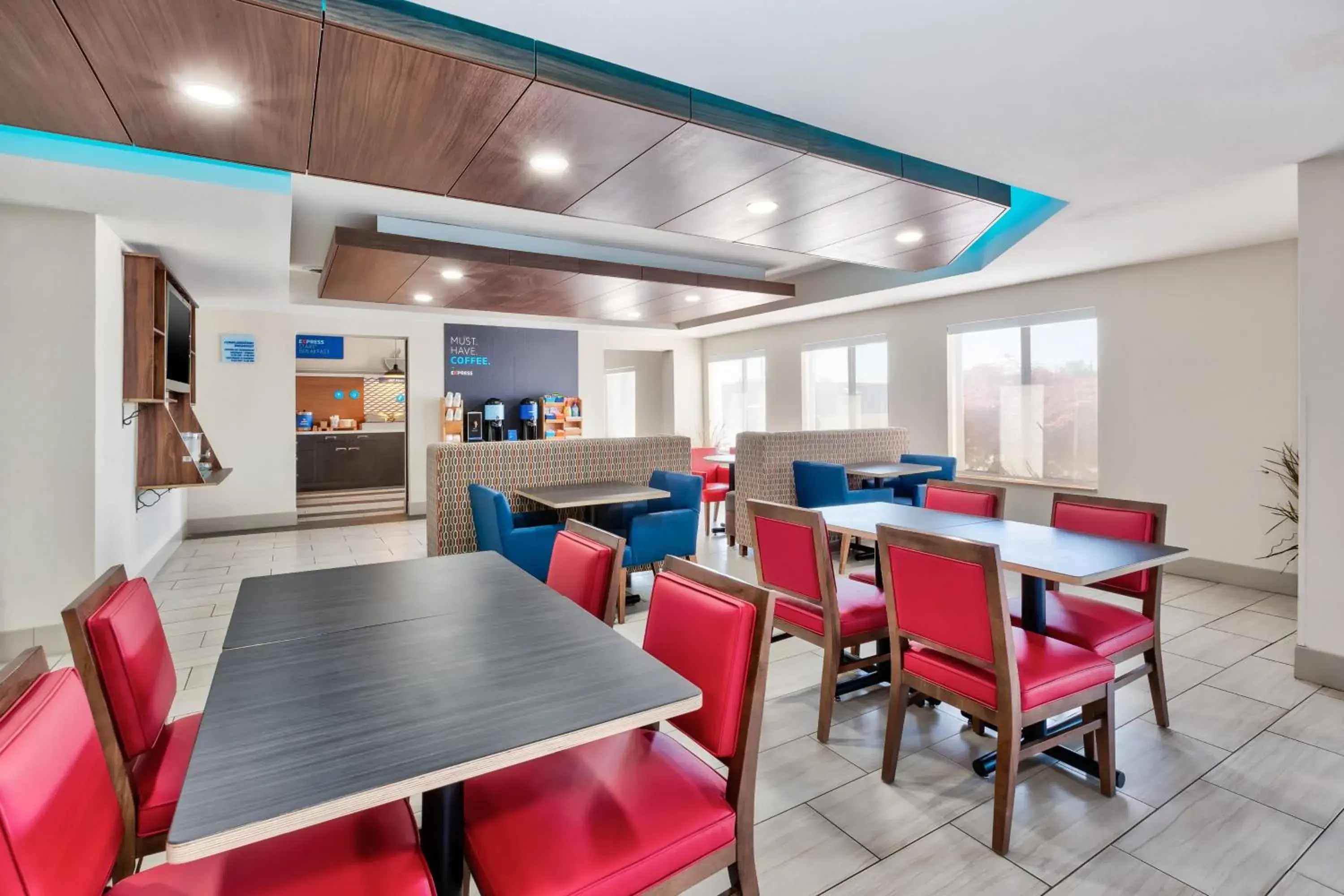 Breakfast in Holiday Inn Express and Suites Three Rivers by IHG Breakfast in Holiday Inn Express and Suites Three Rivers by IHG
