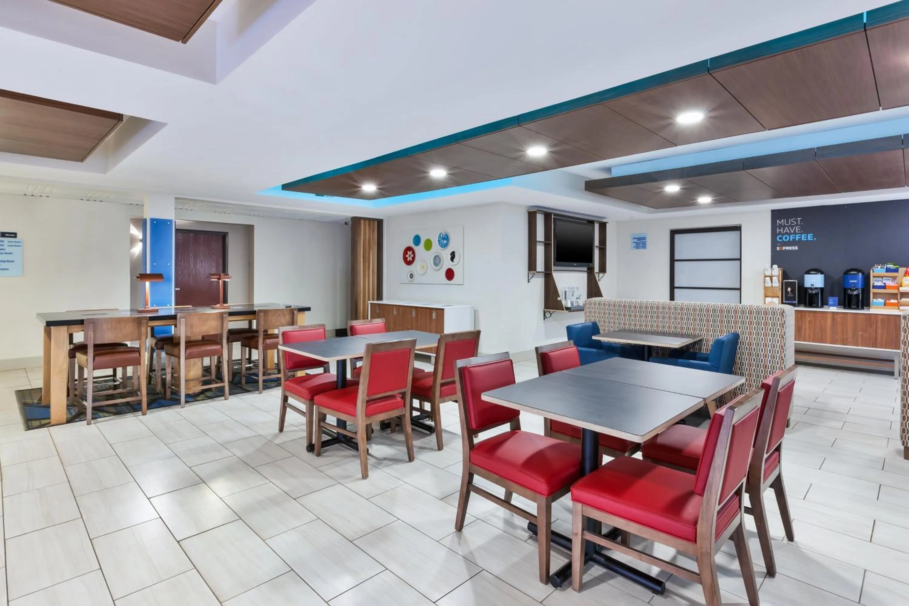 Property building in Holiday Inn Express and Suites Three Rivers by IHG