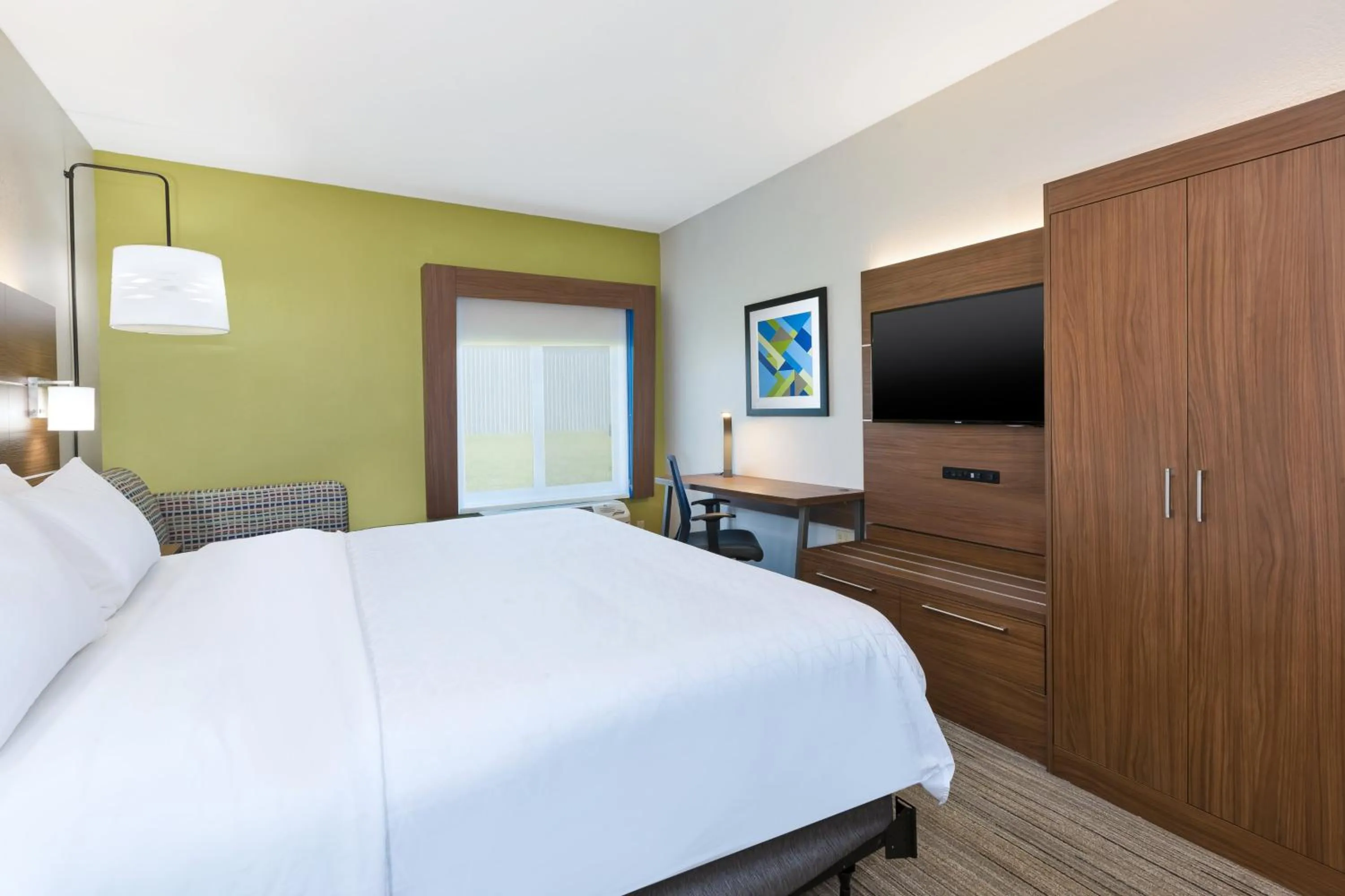 Photo of the whole room, Bed in Holiday Inn Express and Suites Three Rivers by IHG