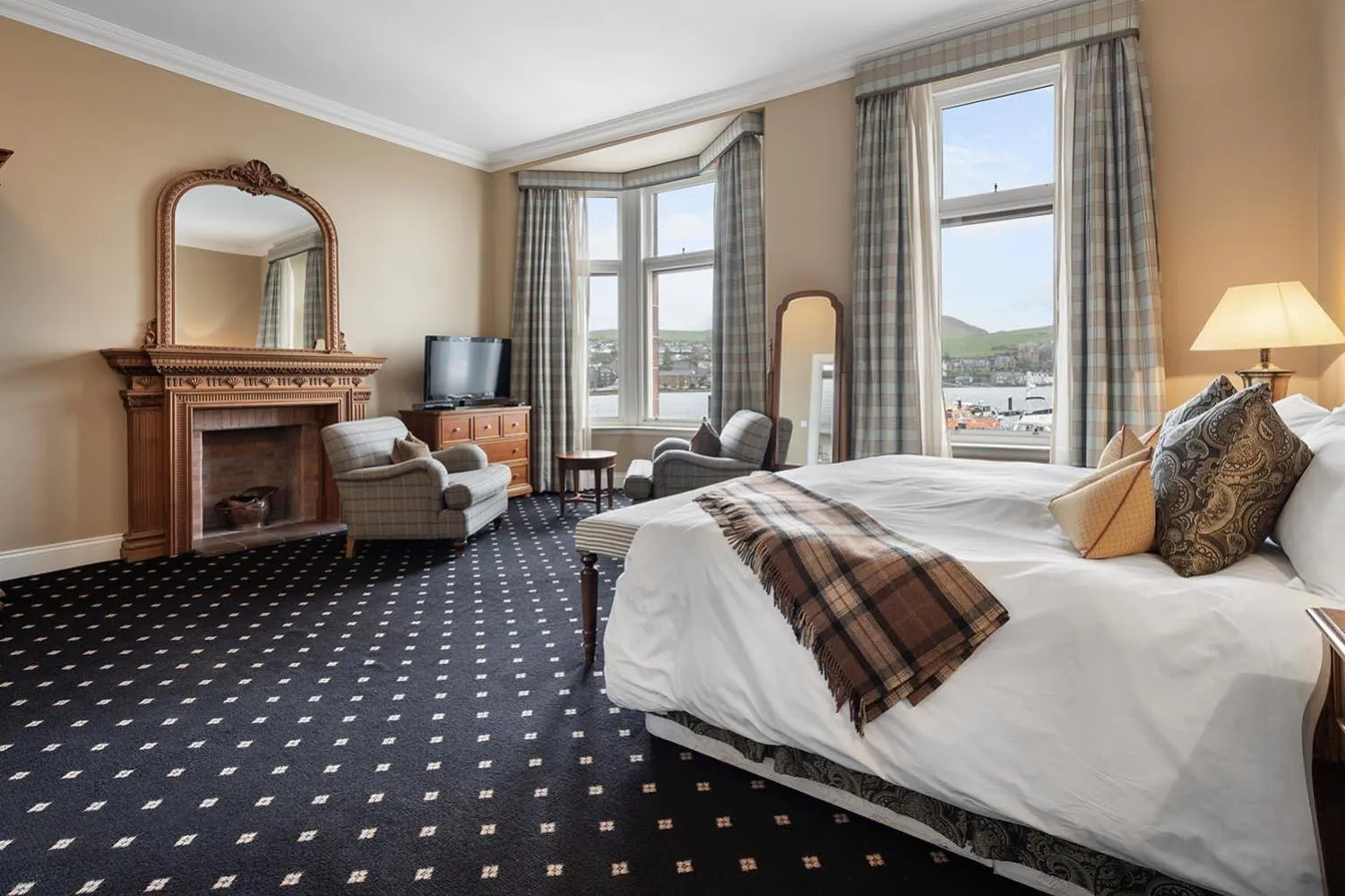 Photo of the whole room, Bed in The Royal Hotel Campbeltown