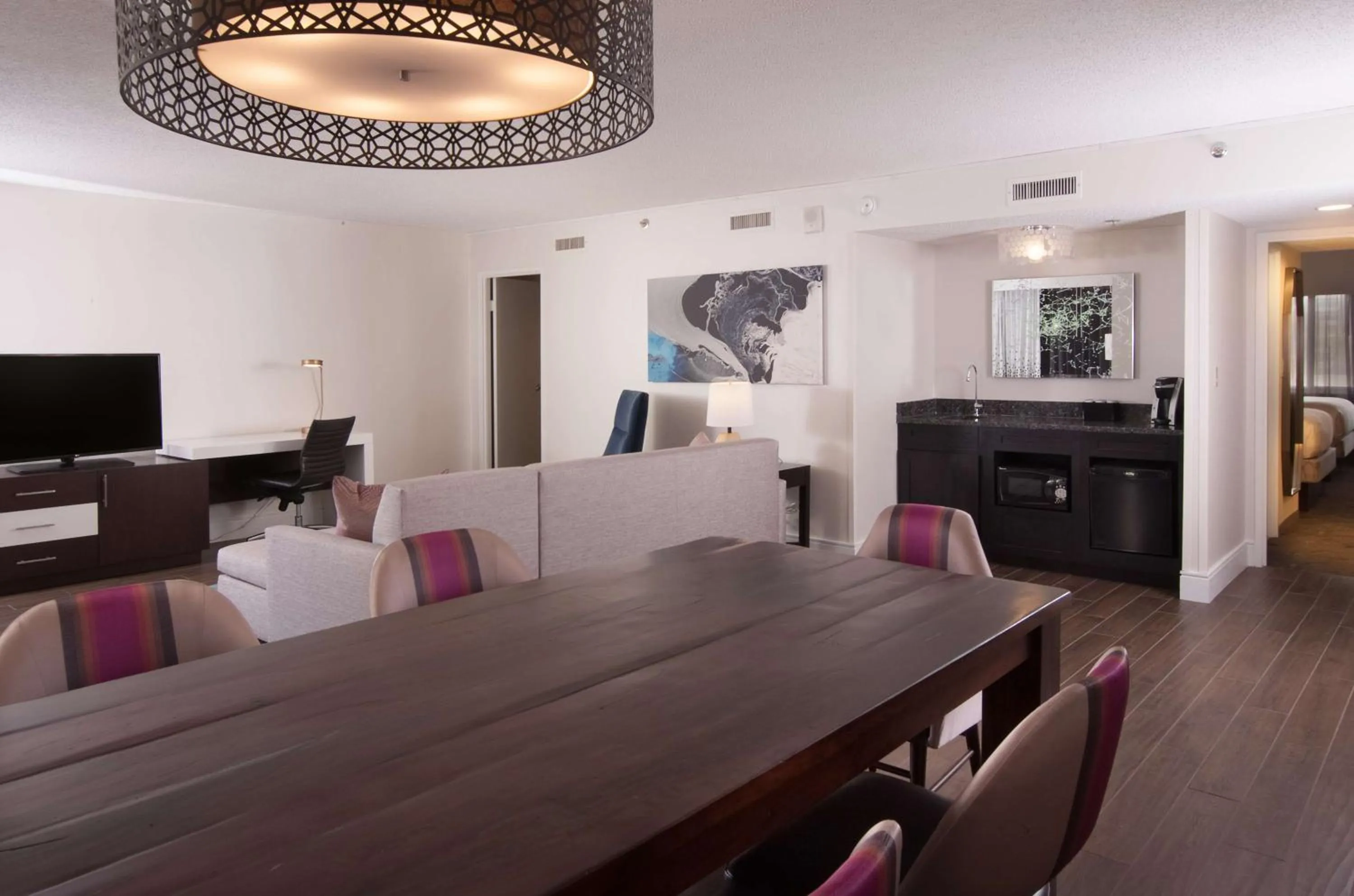 Living room in Embassy Suites by Hilton Raleigh Crabtree