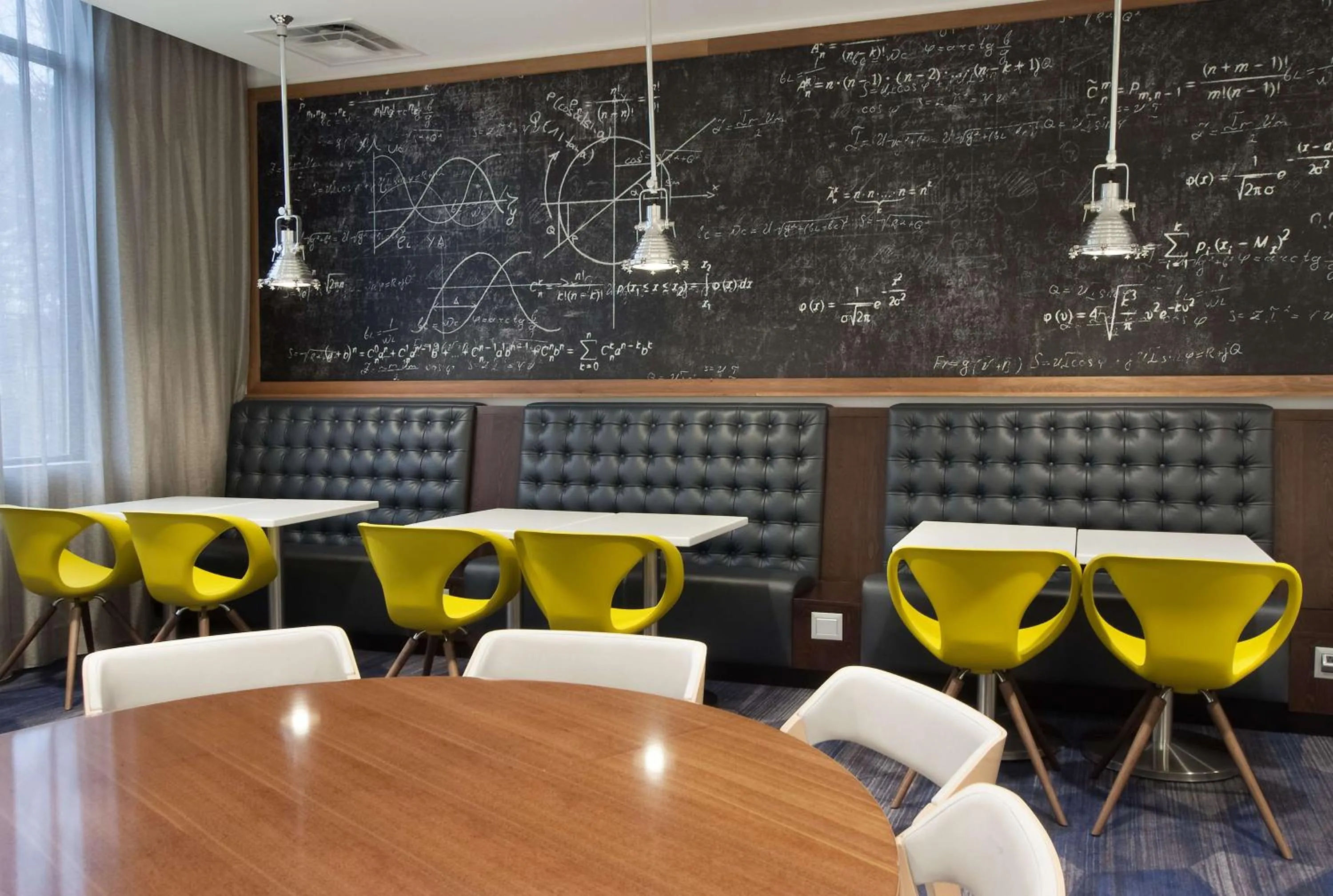 Lounge or bar in Embassy Suites by Hilton Raleigh Crabtree