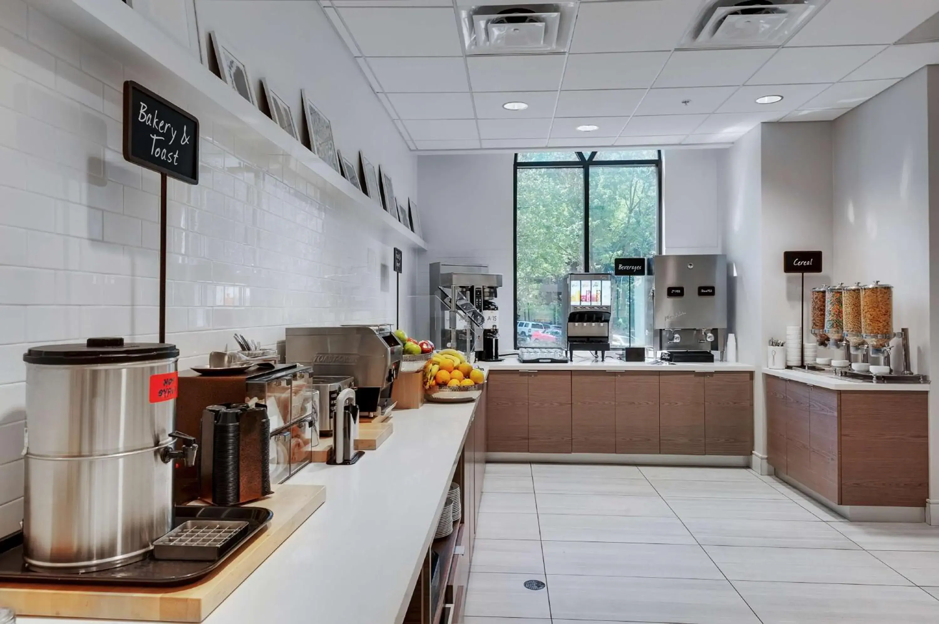 Breakfast in Embassy Suites by Hilton Raleigh Crabtree Breakfast in Embassy Suites by Hilton Raleigh Crabtree