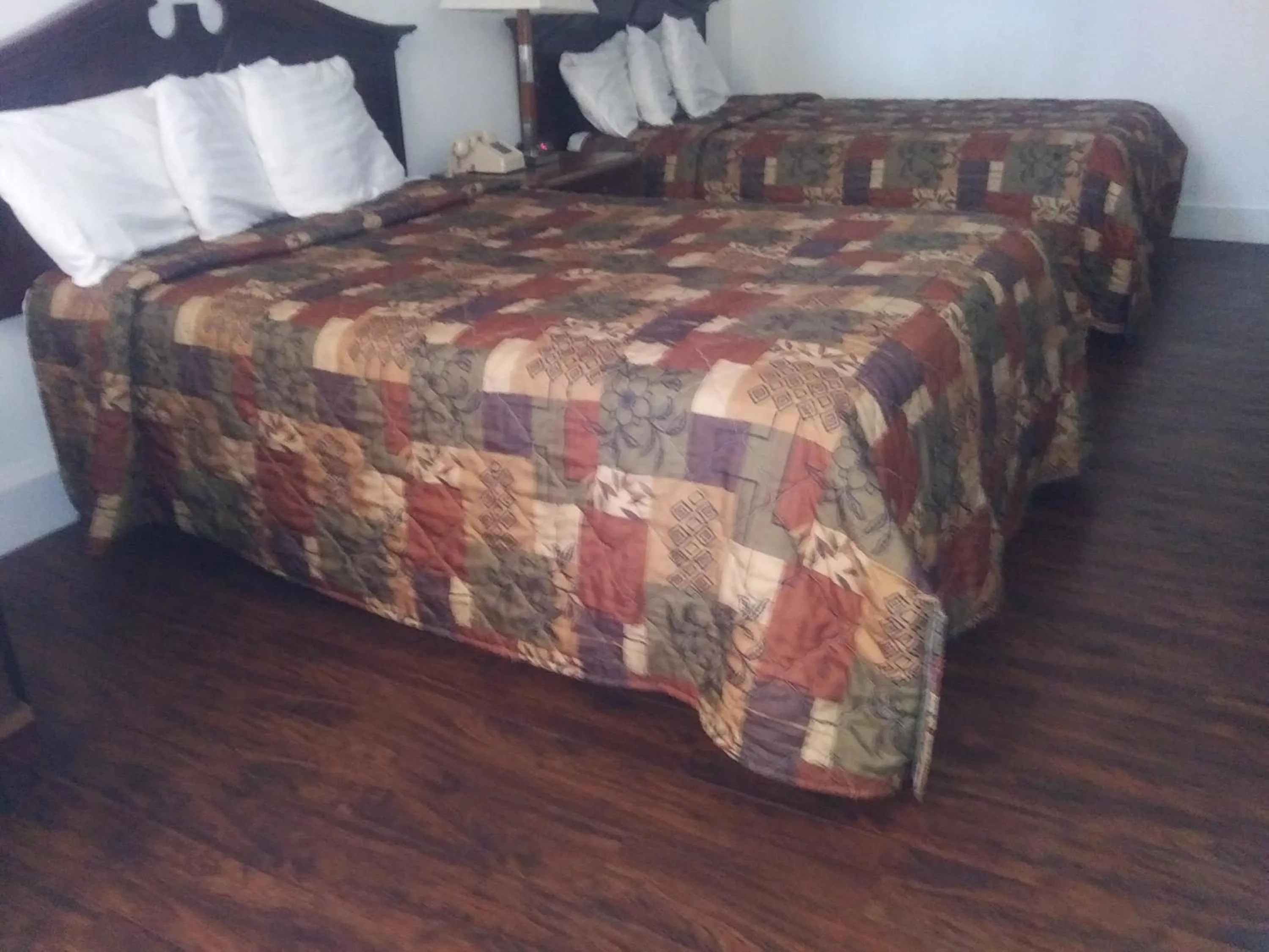Bed in Americas Best Value Inn-Williamsburg/Lightfoot Area