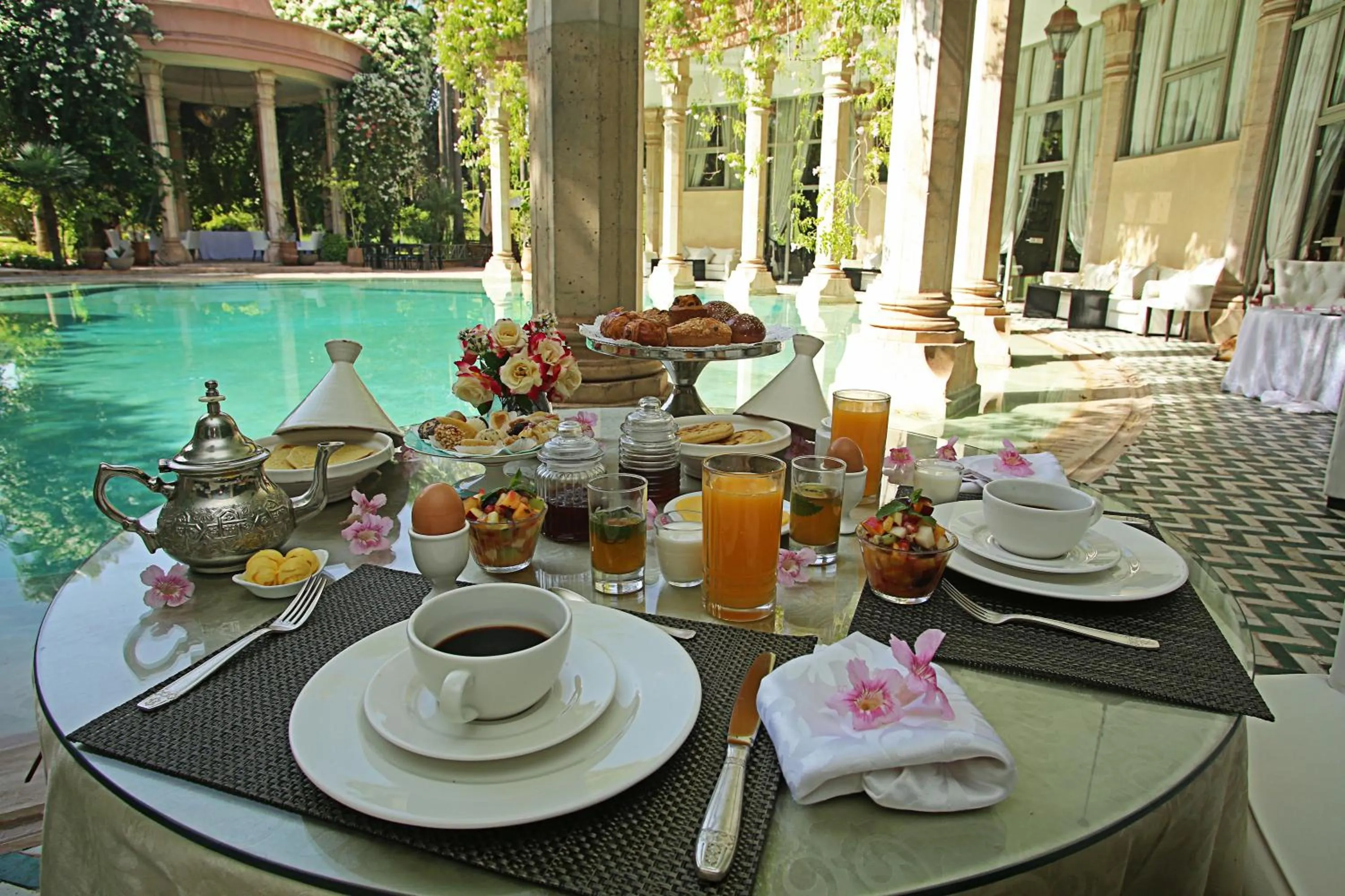 Restaurant/places to eat in Le Palais Rhoul and Spa