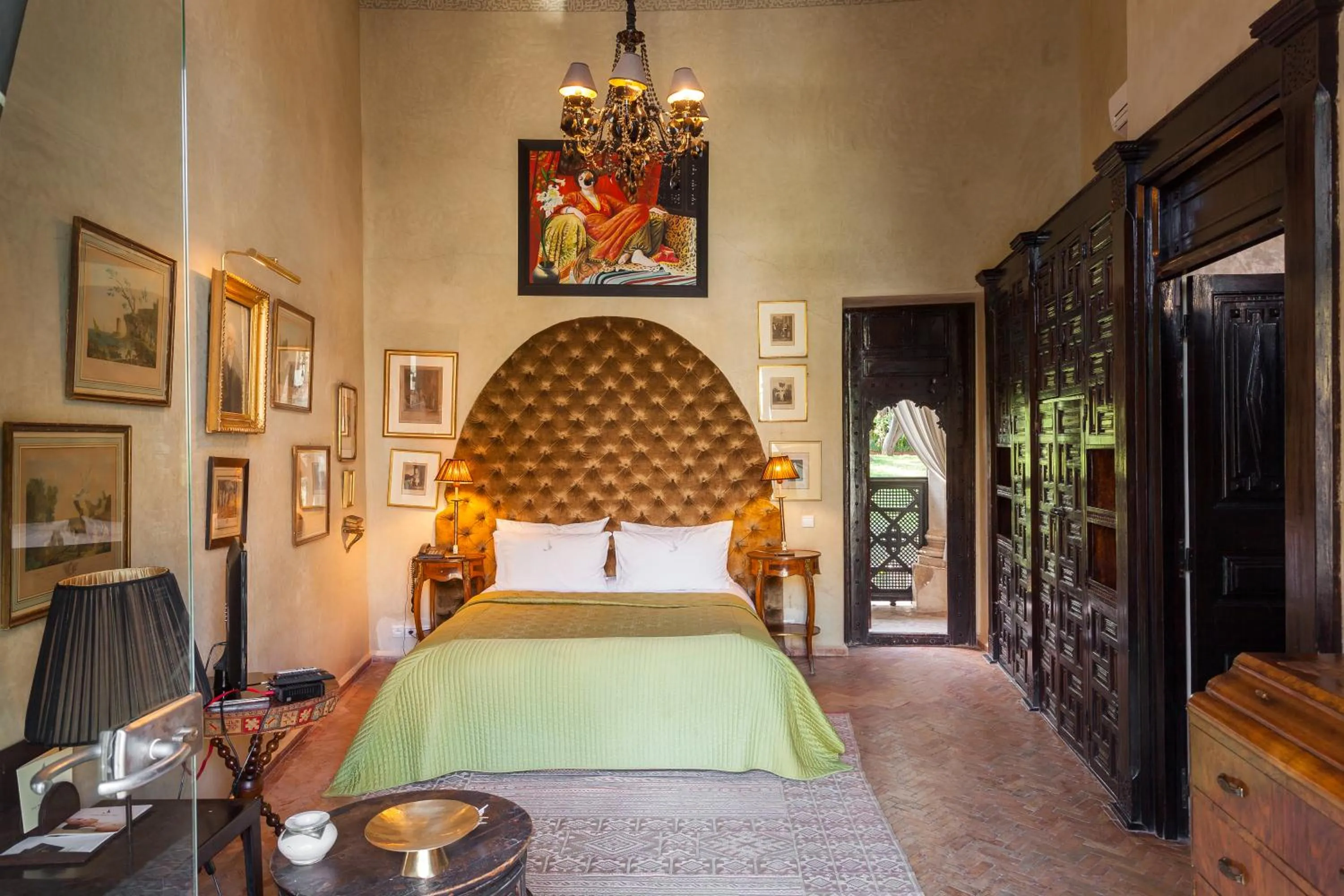 Bed in Le Palais Rhoul and Spa