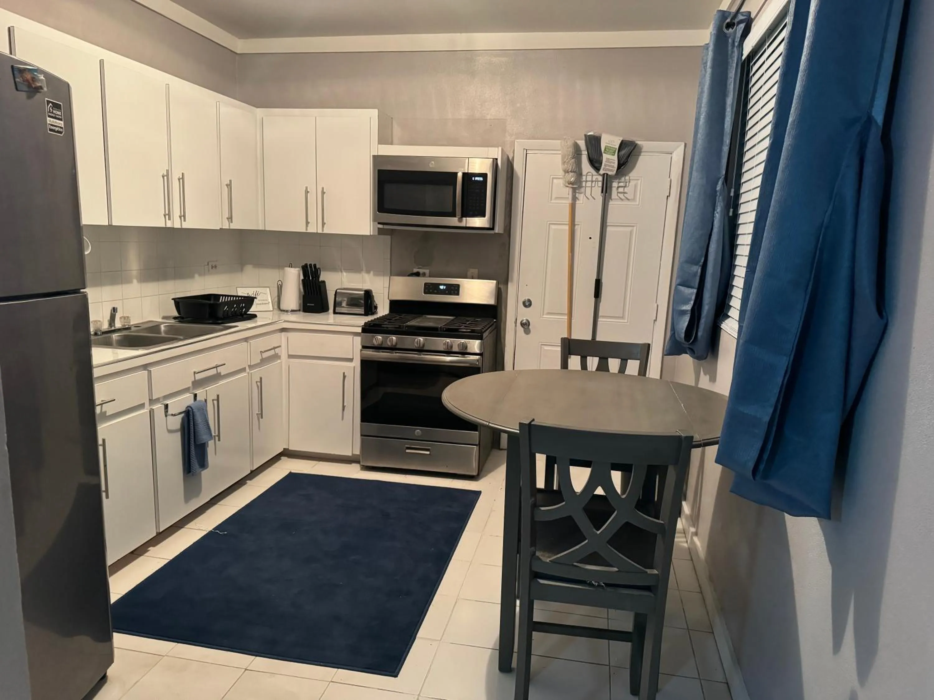Kitchen or kitchenette in Kozy Bahamas Getaway
