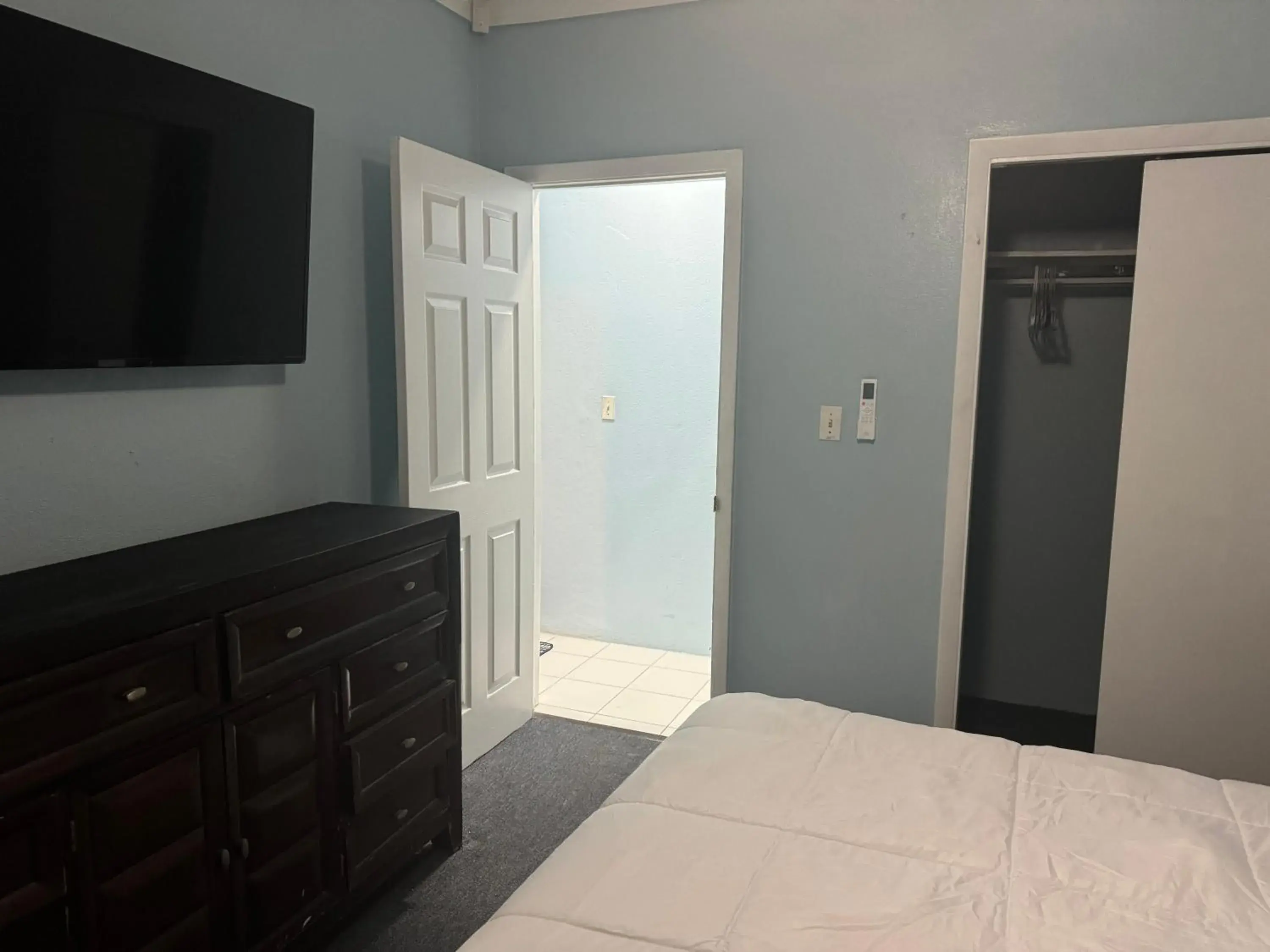 Bedroom, Bed in Kozy Bahamas Getaway Bedroom, Bed in Kozy Bahamas Getaway