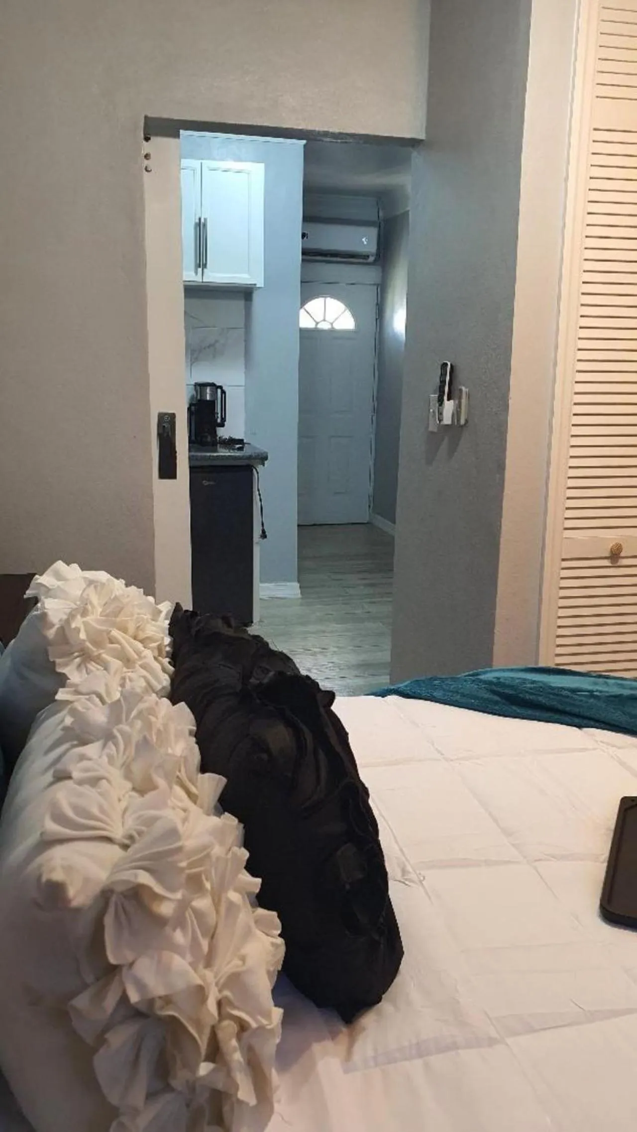 Bedroom, Bed in Kozy Bahamas Getaway