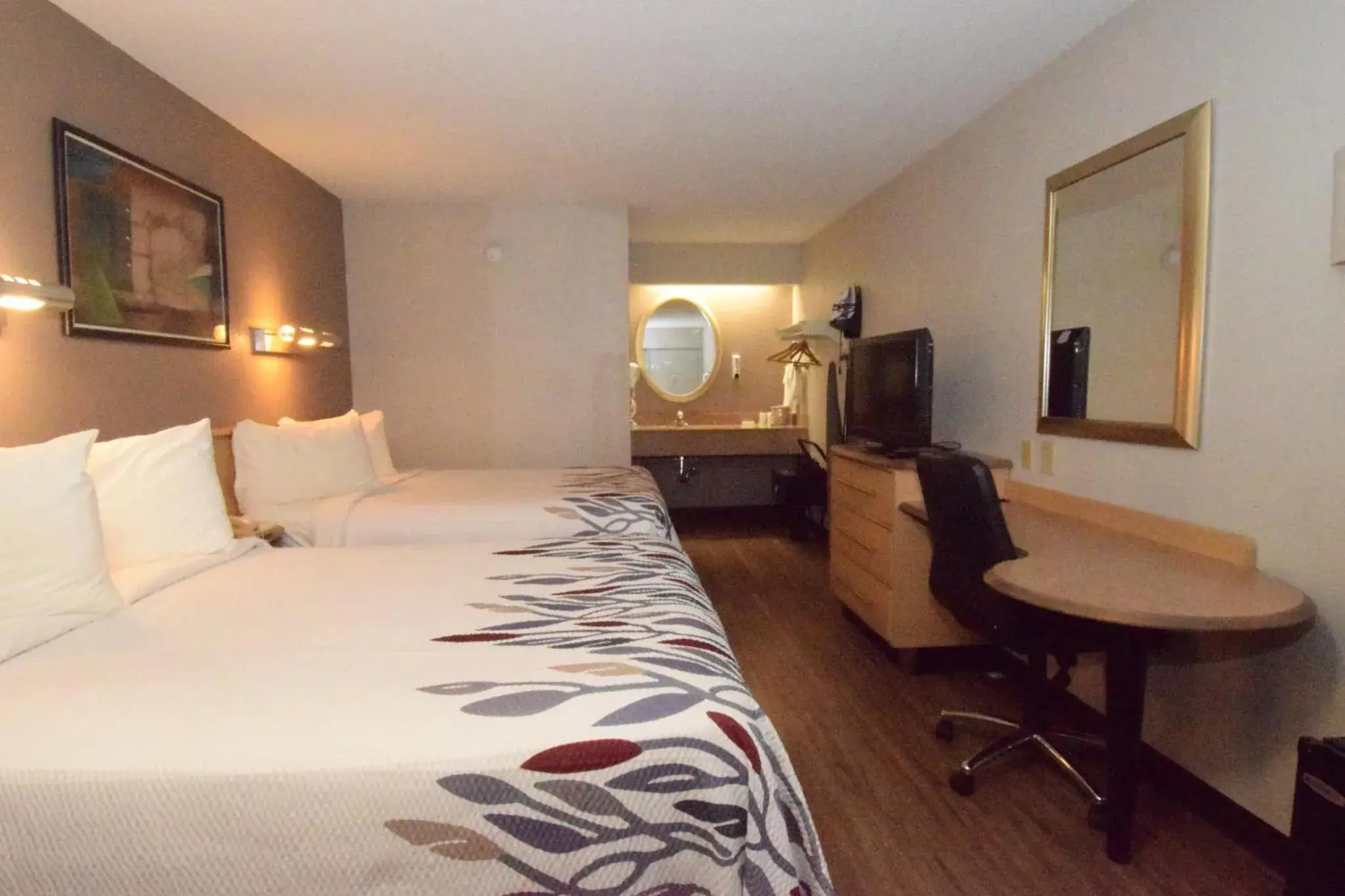 Photo of the whole room, Bed in Red Roof Inn Buffalo - Hamburg/ I-90 Photo of the whole room, Bed in Red Roof Inn Buffalo - Hamburg/ I-90