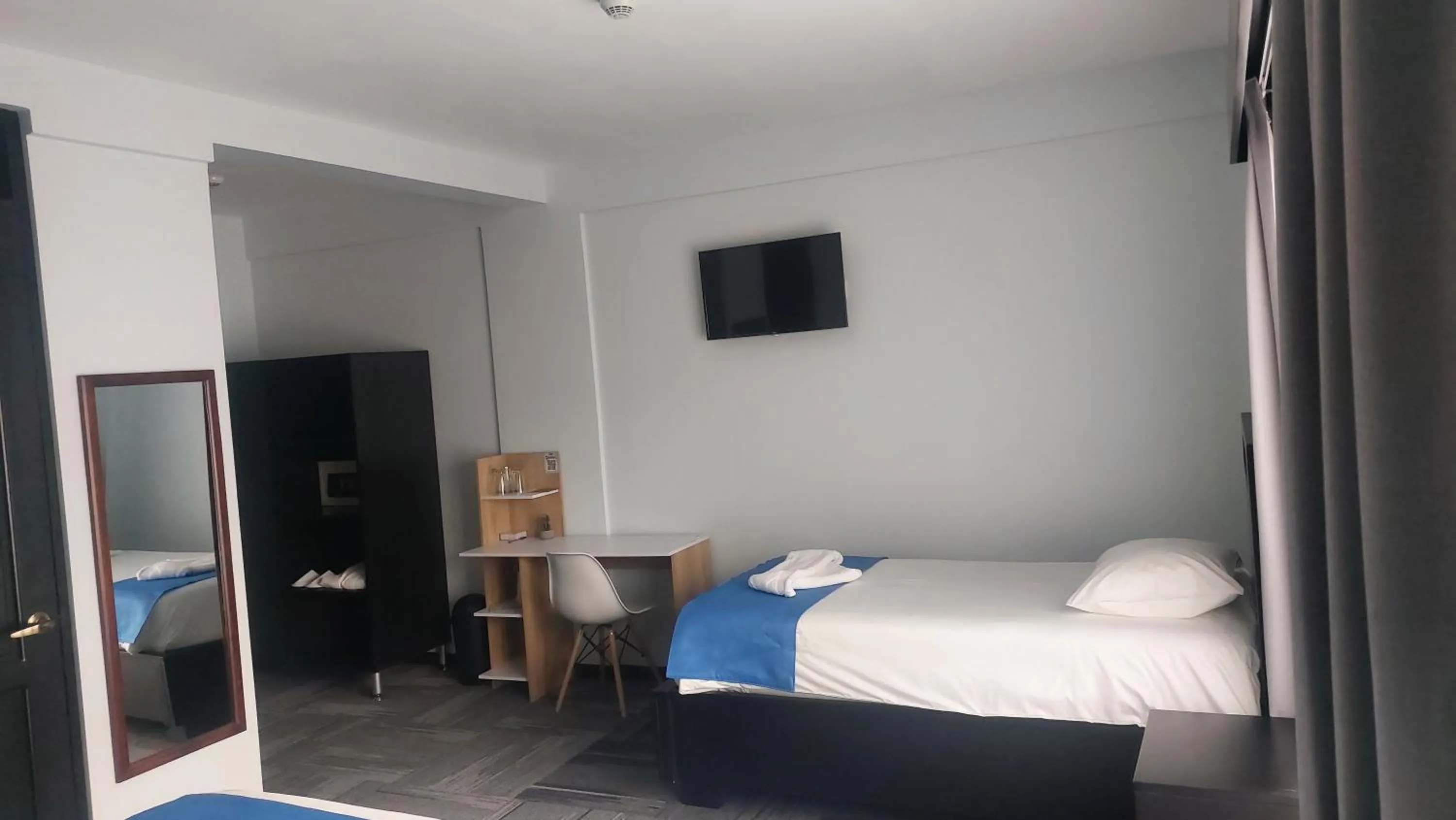 Bedroom, Bed in Hotel Luckys