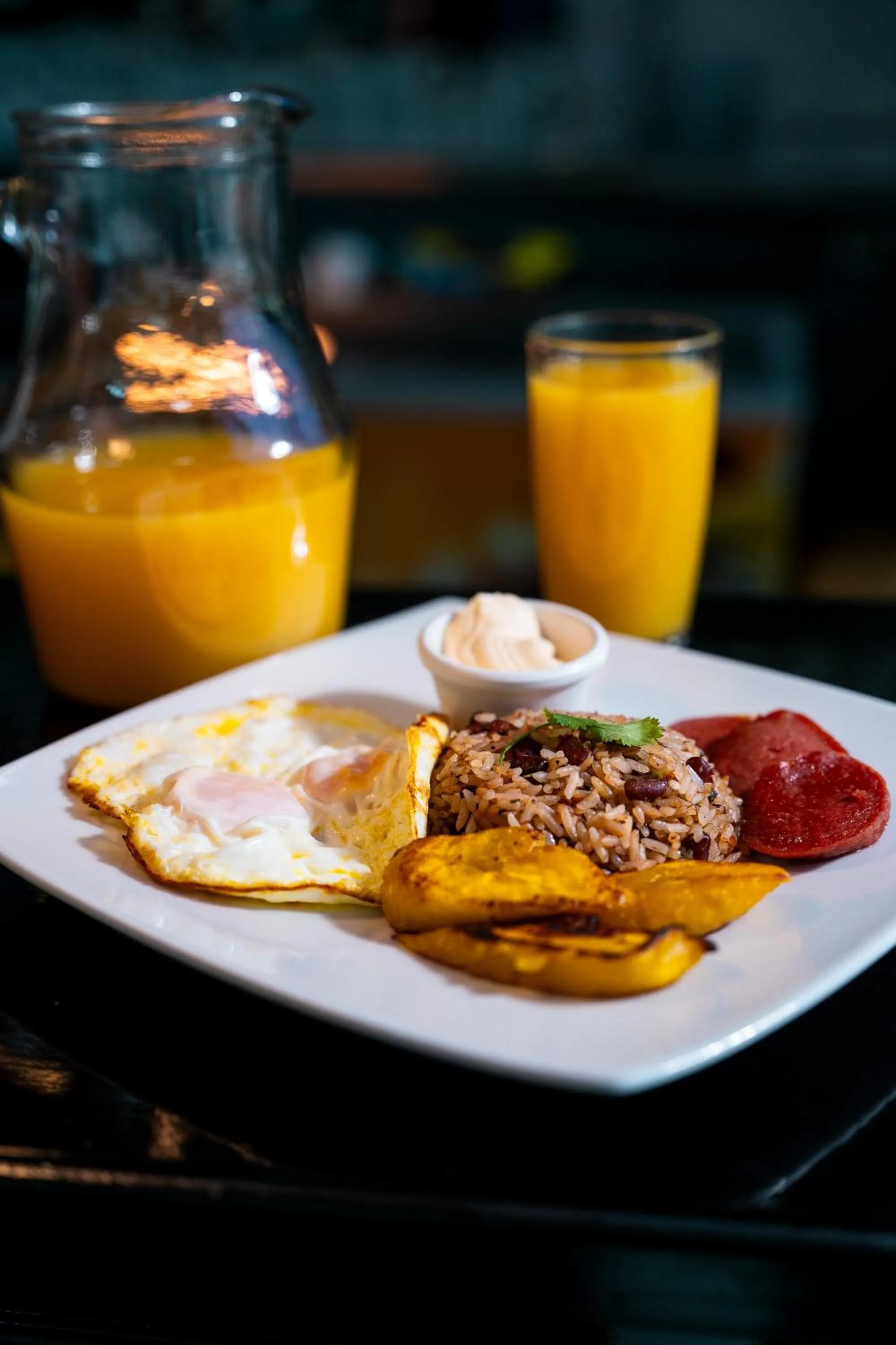 Restaurant/places to eat in Hotel Luckys