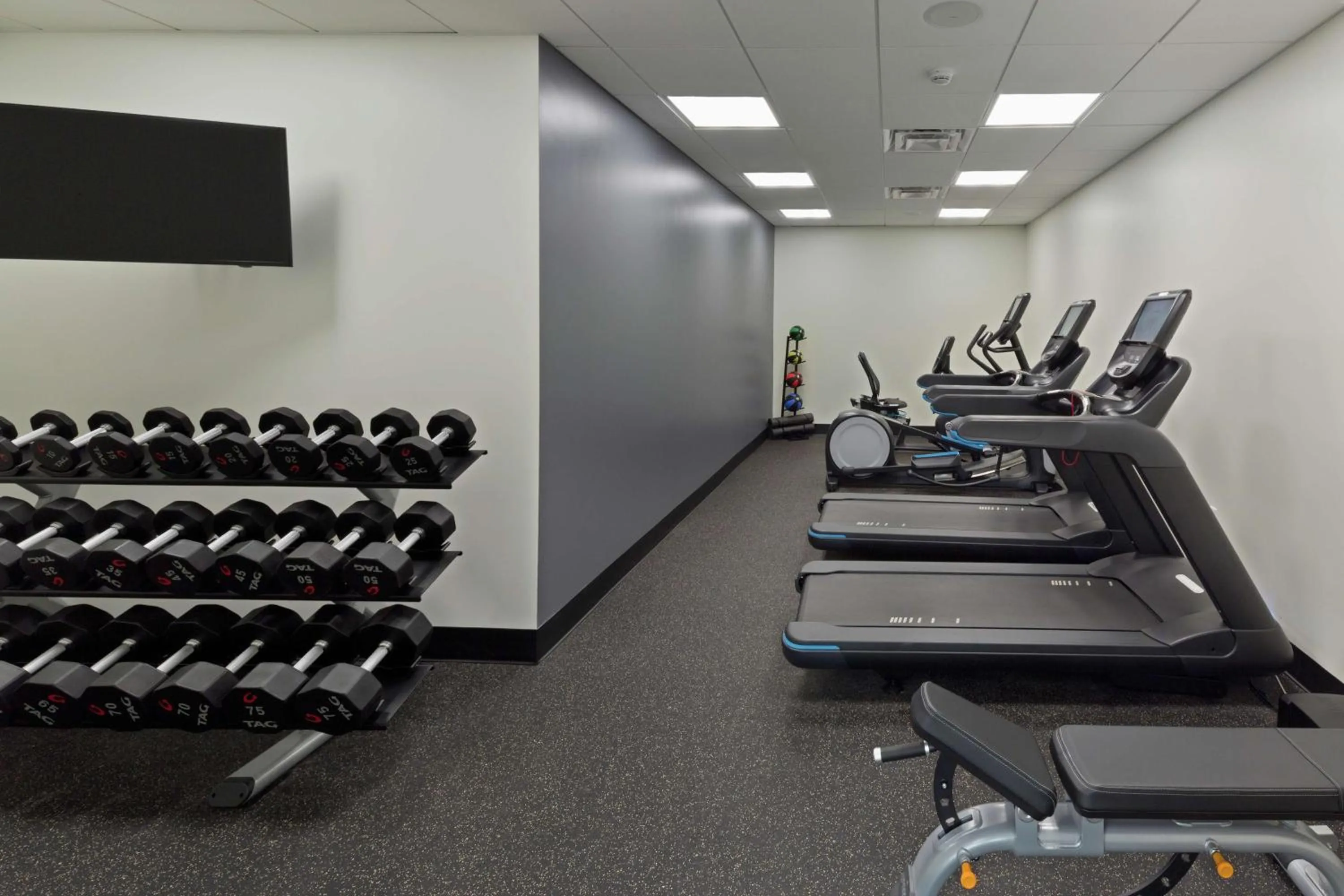 Fitness centre/facilities in Doubletree By Hilton Jamestown, Ny