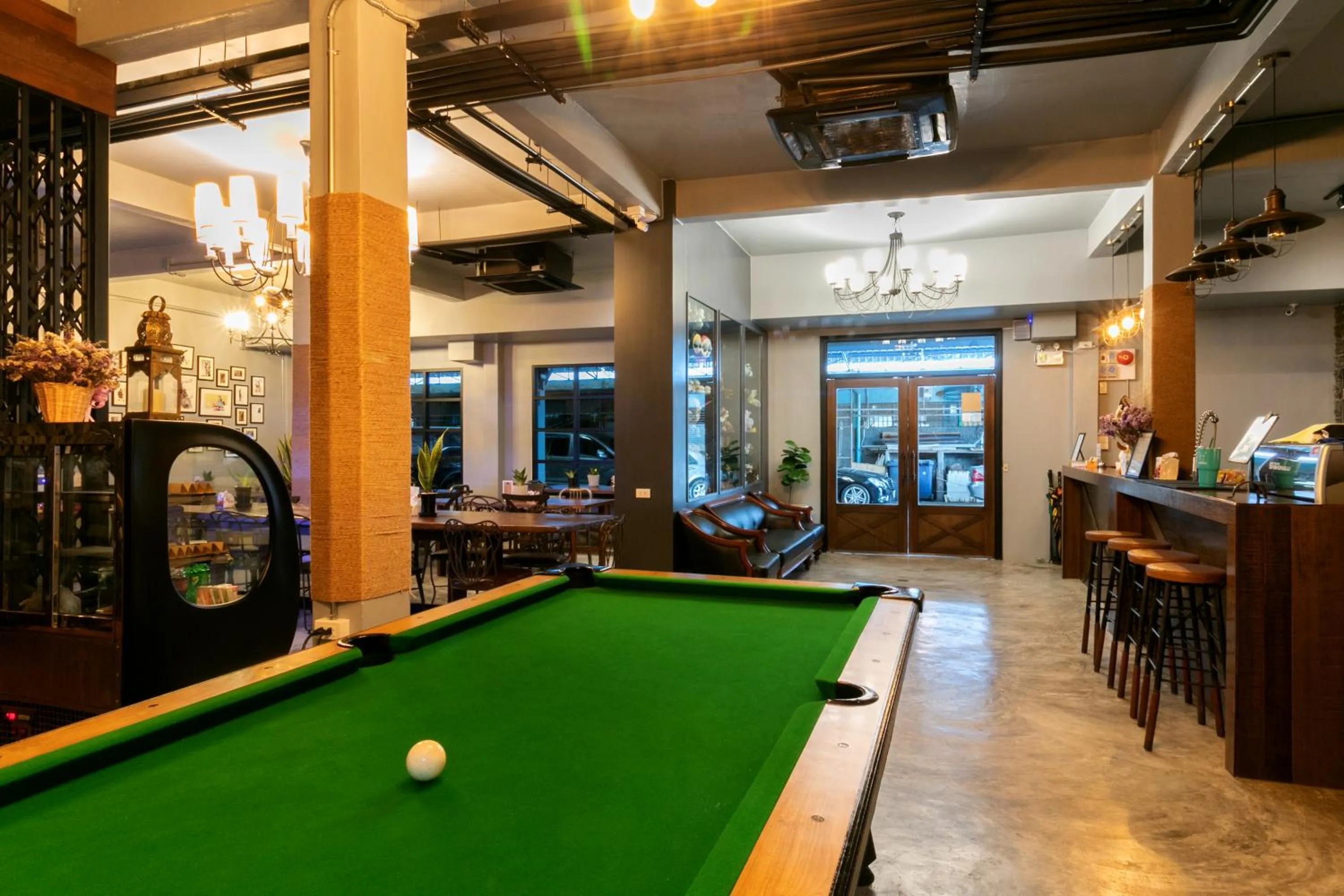 Billiard in Castle Black Bangkok