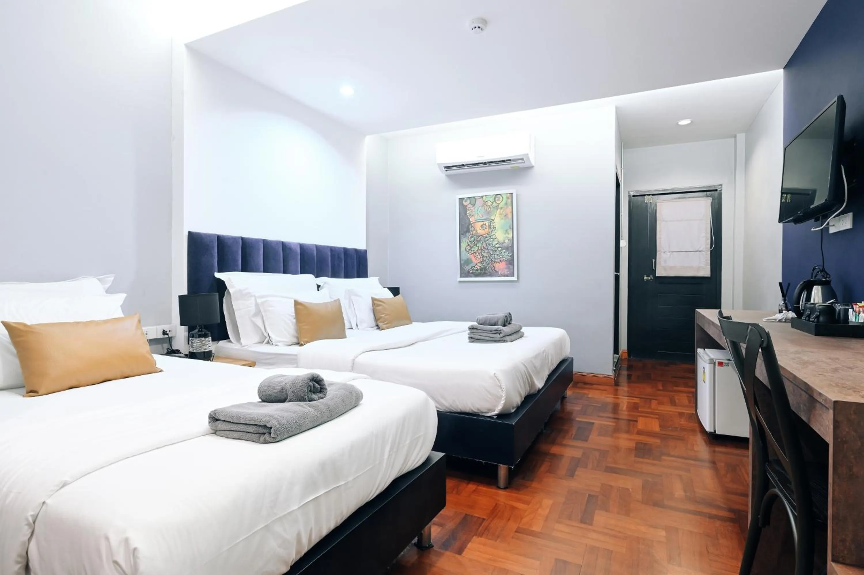 TV and multimedia, Bed in Castle Black Bangkok