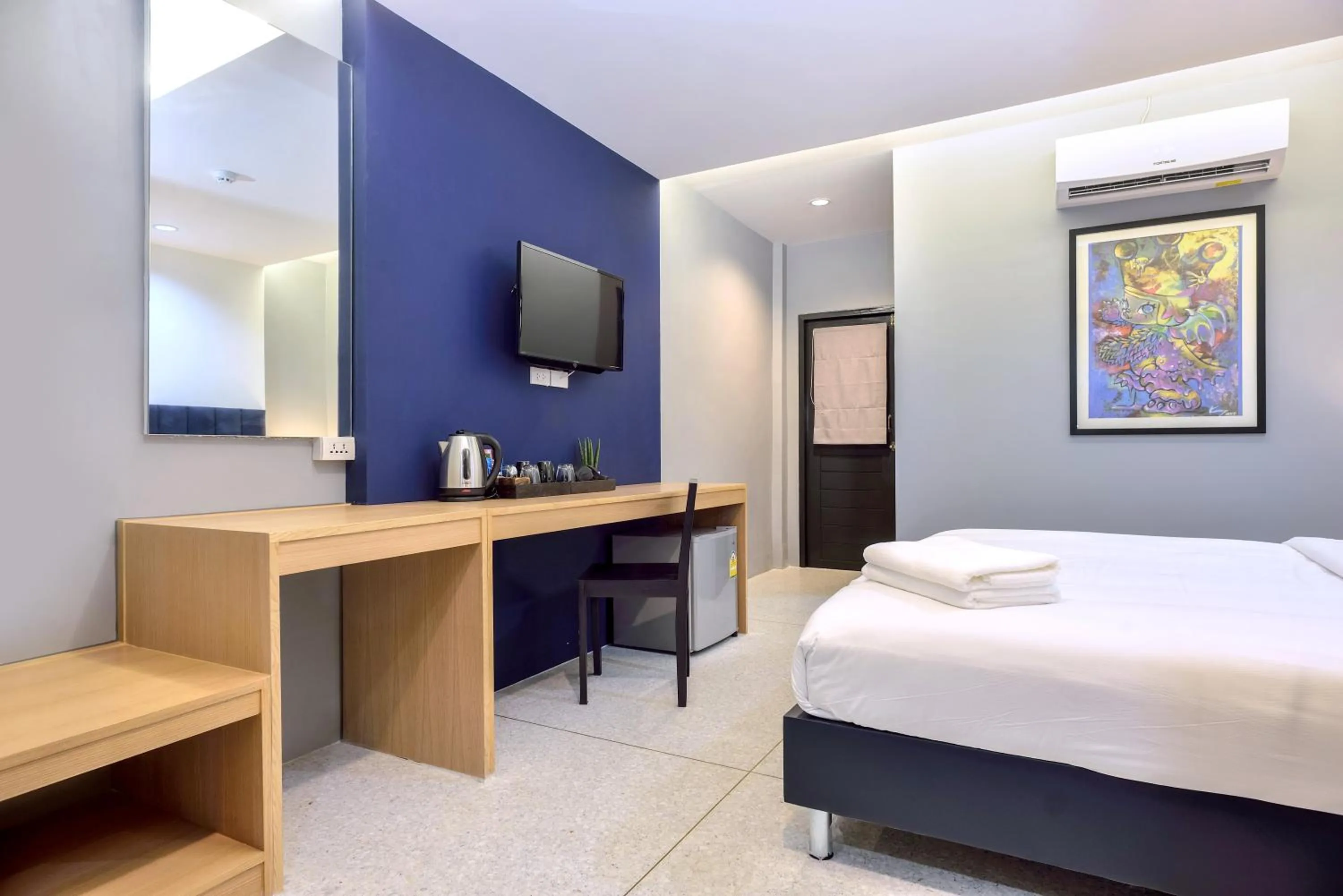TV and multimedia, Bed in Castle Black Bangkok